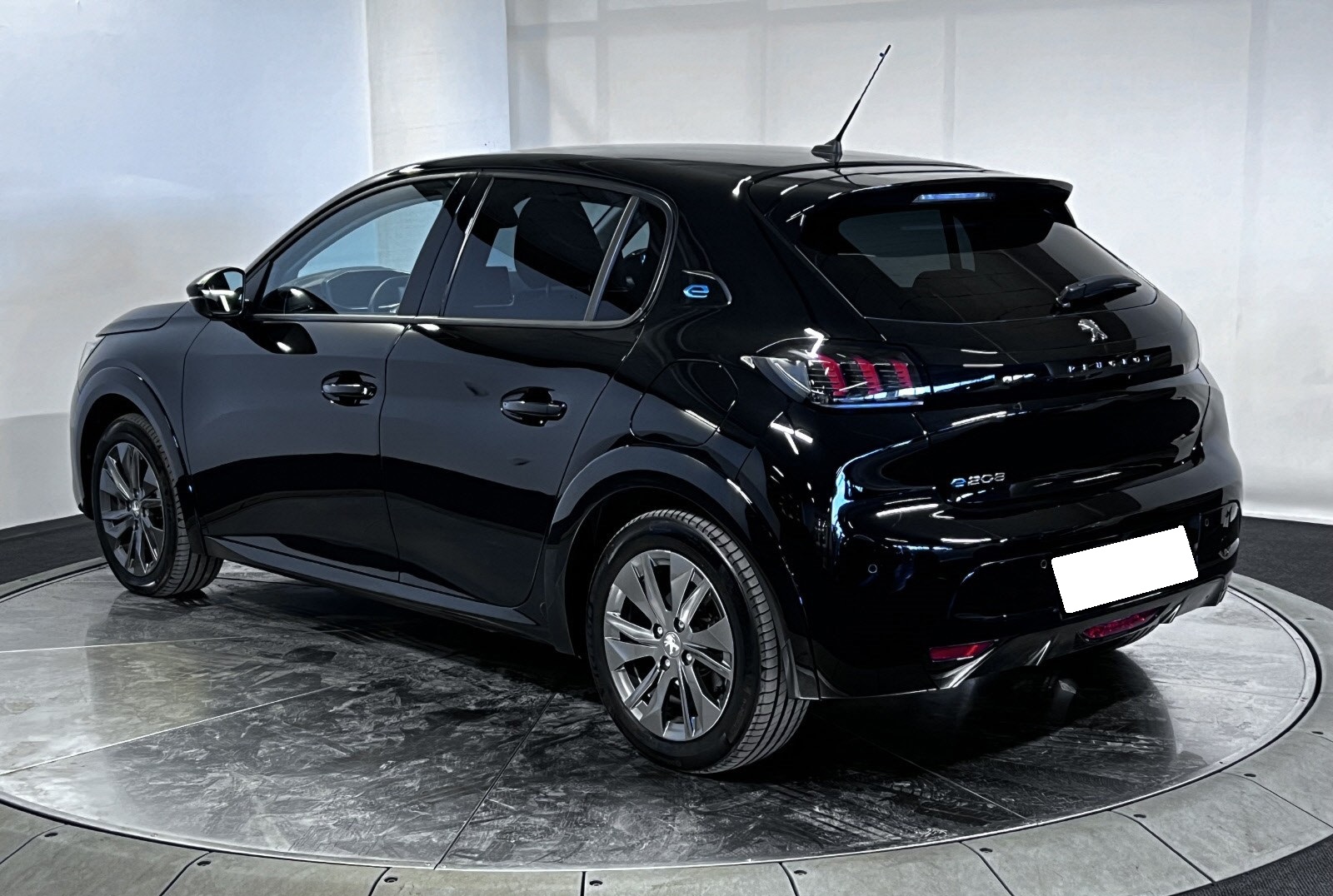 PEUGEOT E-208 136CH GT - Image 4