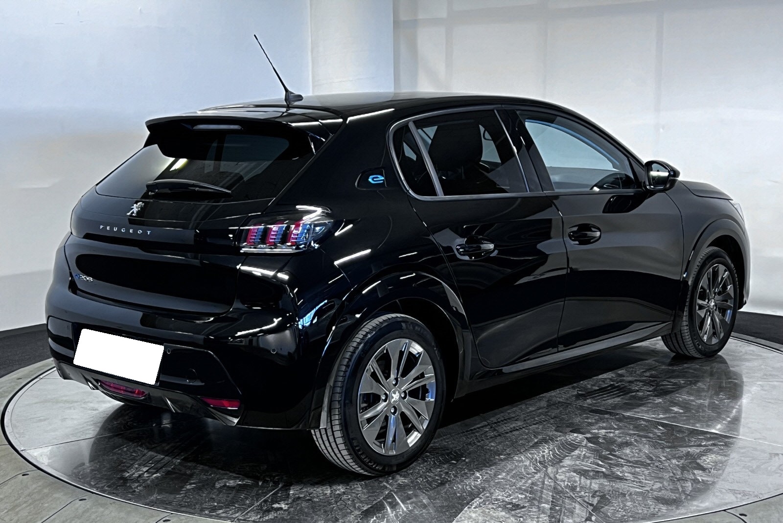 PEUGEOT E-208 136CH GT - Image 6