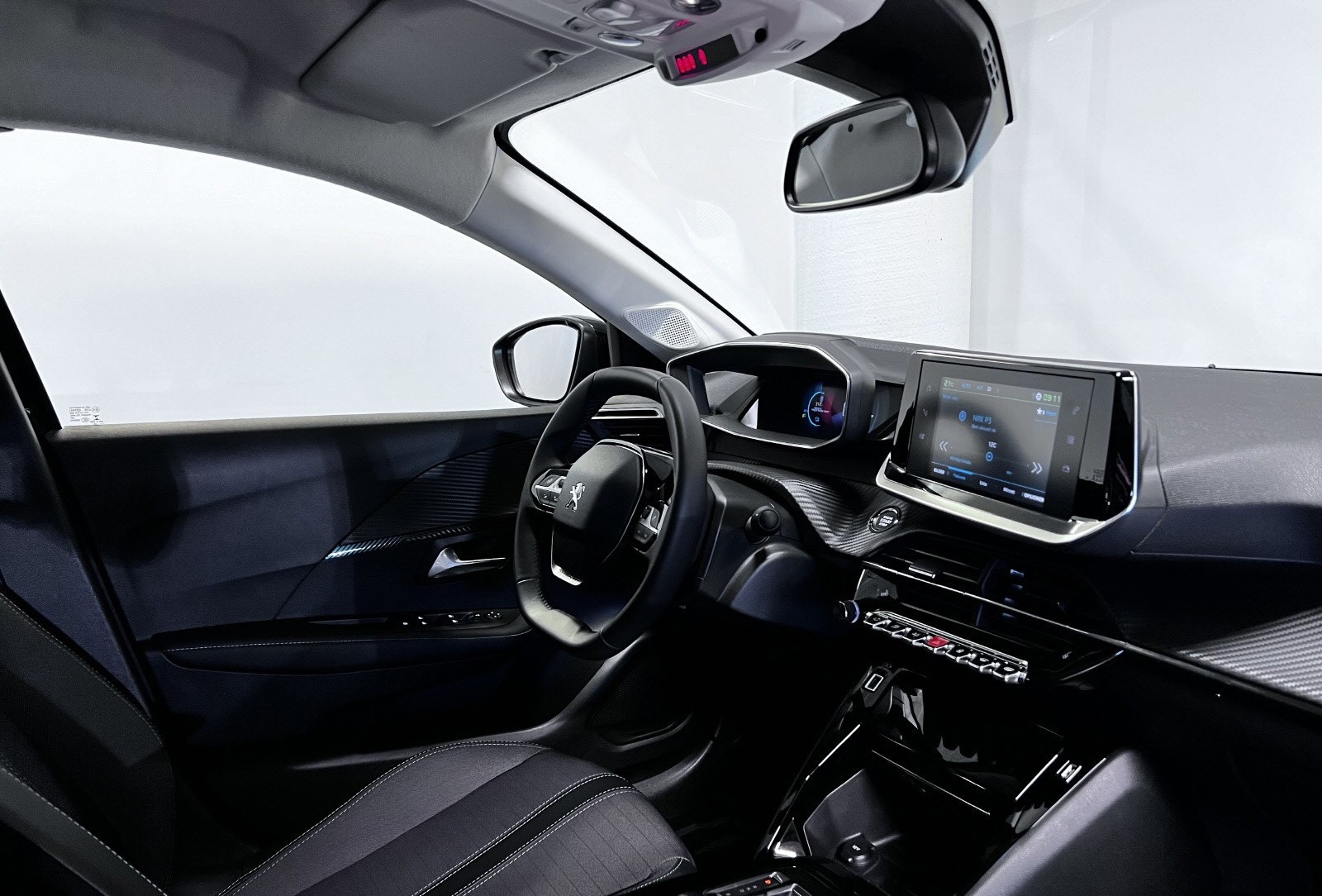 PEUGEOT E-208 136CH GT - Image 8