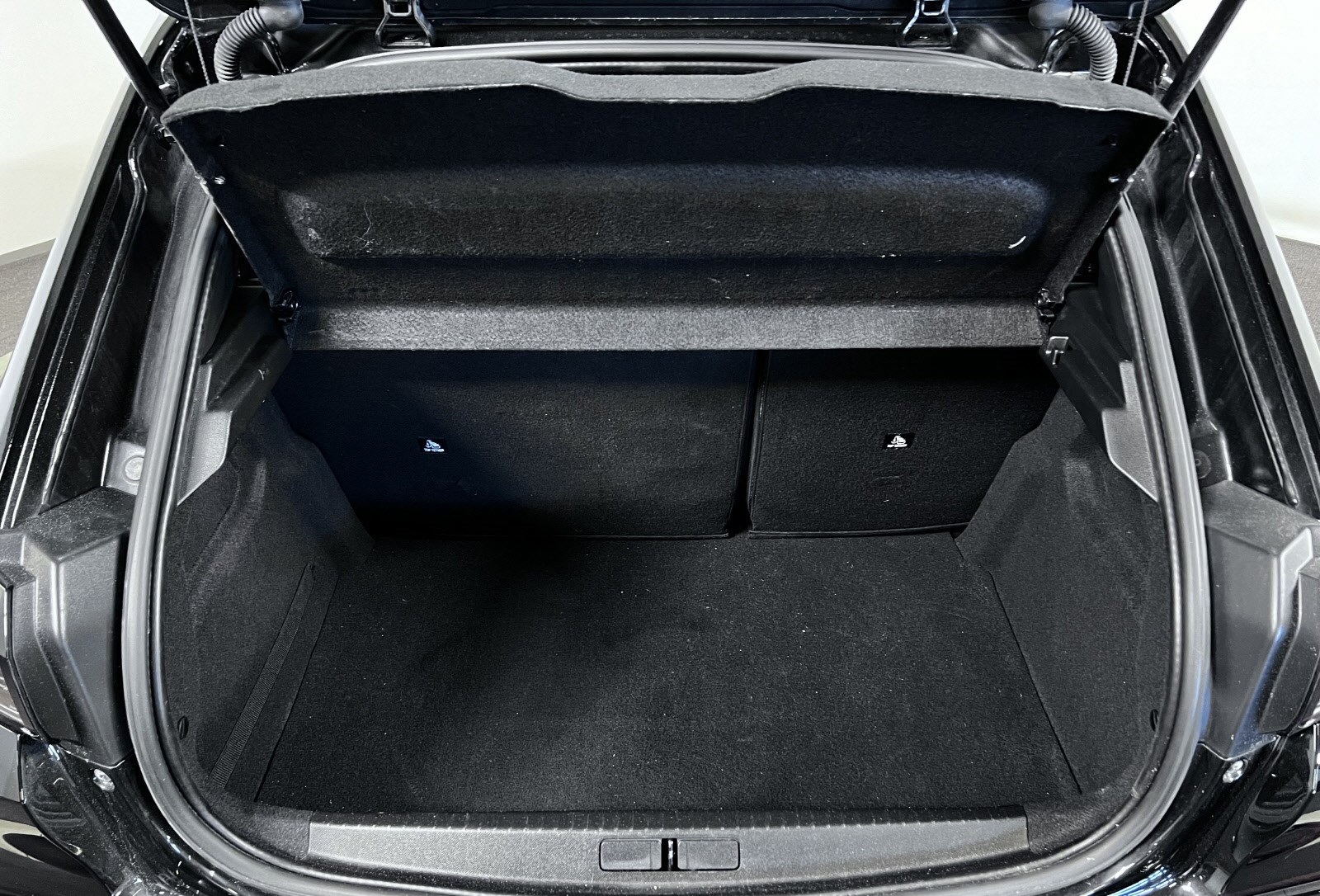 PEUGEOT E-208 136CH GT - Image 17