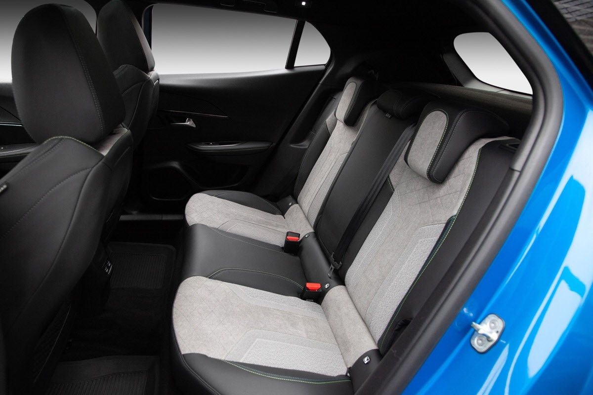 PEUGEOT 2008 II E-2008 136 CH GT - Image 18