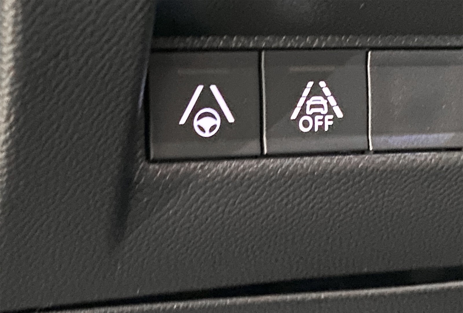 PEUGEOT 2008 II E-2008 136 CH GT - Image 15