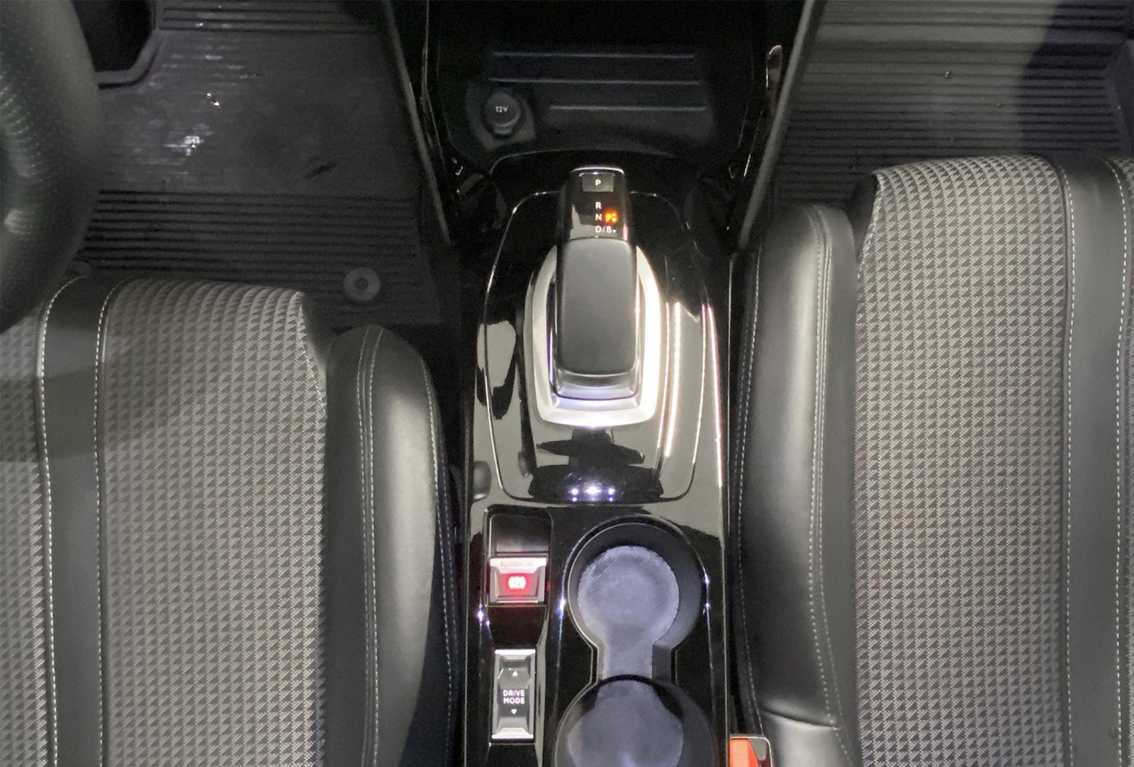 PEUGEOT 2008 II E-2008 136 CH GT - Image 16