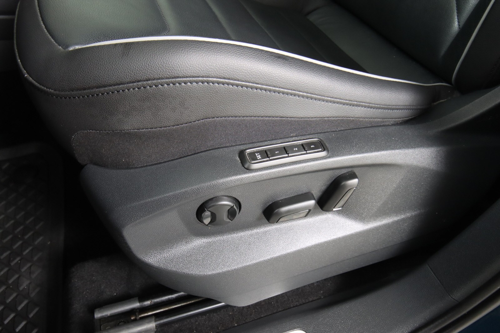 VOLKSWAGEN TIGUAN 2.0 TDI 200CH ELEGANCE EXCLUSIVE 4MOTION DSG7 - Image 13