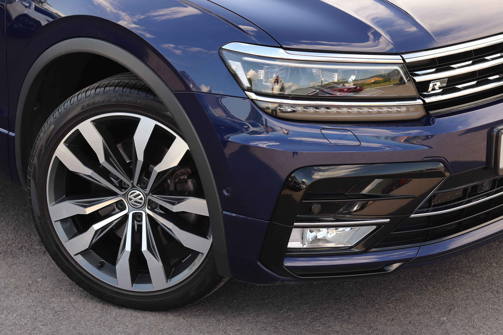 VOLKSWAGEN TIGUAN 2.0 TDI 190 4MOTION DSG7 R LINE - Image 3