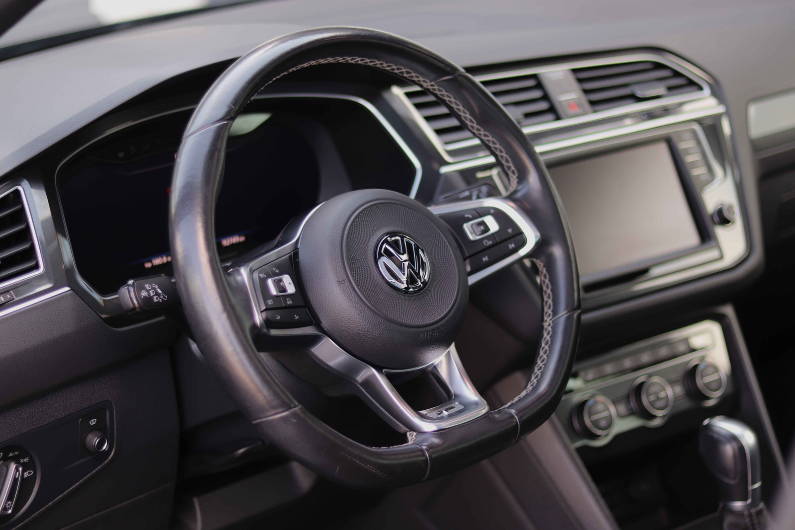 VOLKSWAGEN TIGUAN 2.0 TDI 190 4MOTION DSG7 R LINE - Image 7