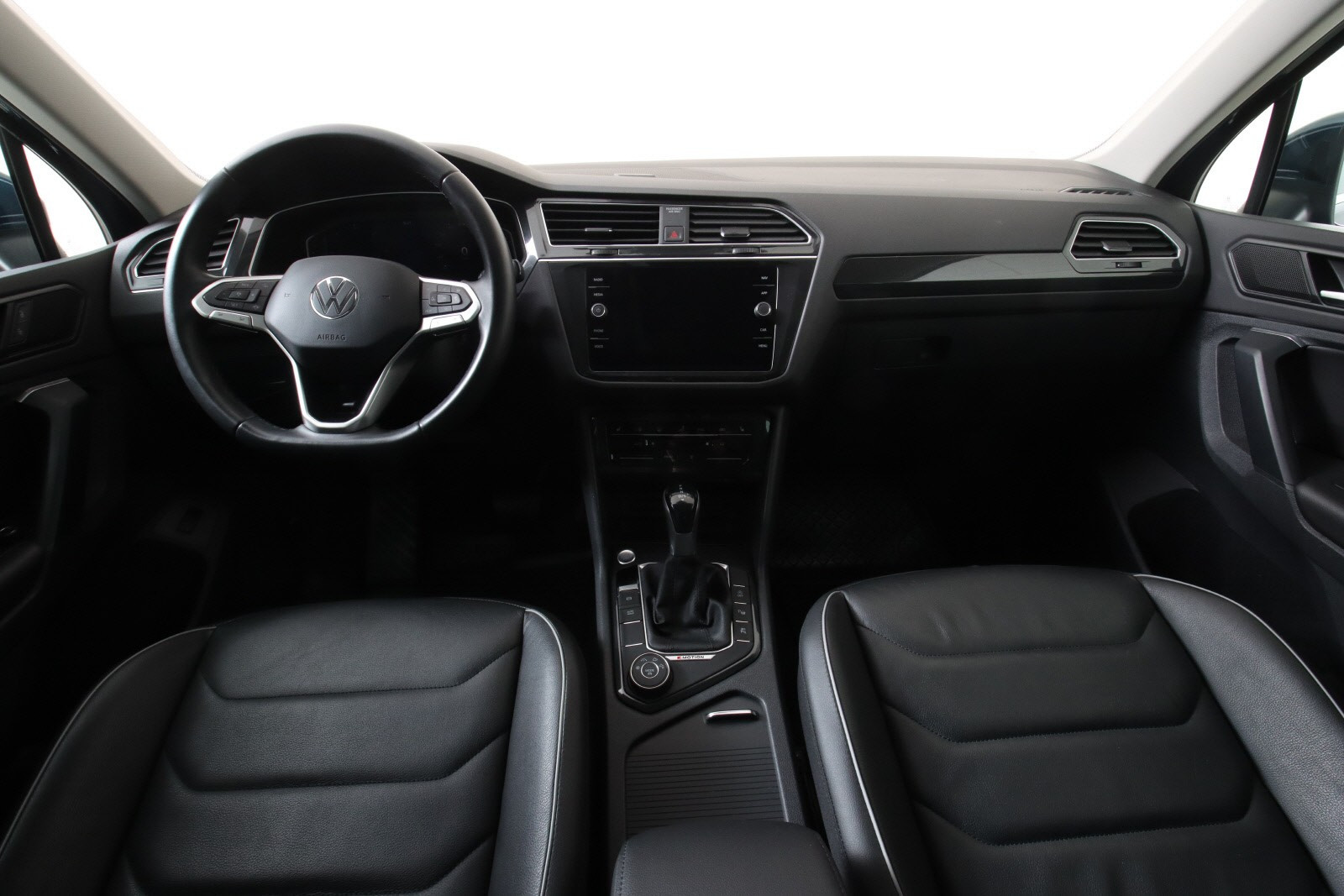 VOLKSWAGEN TIGUAN 2.0 TDI 200CH ELEGANCE EXCLUSIVE 4MOTION DSG7 - Image 14