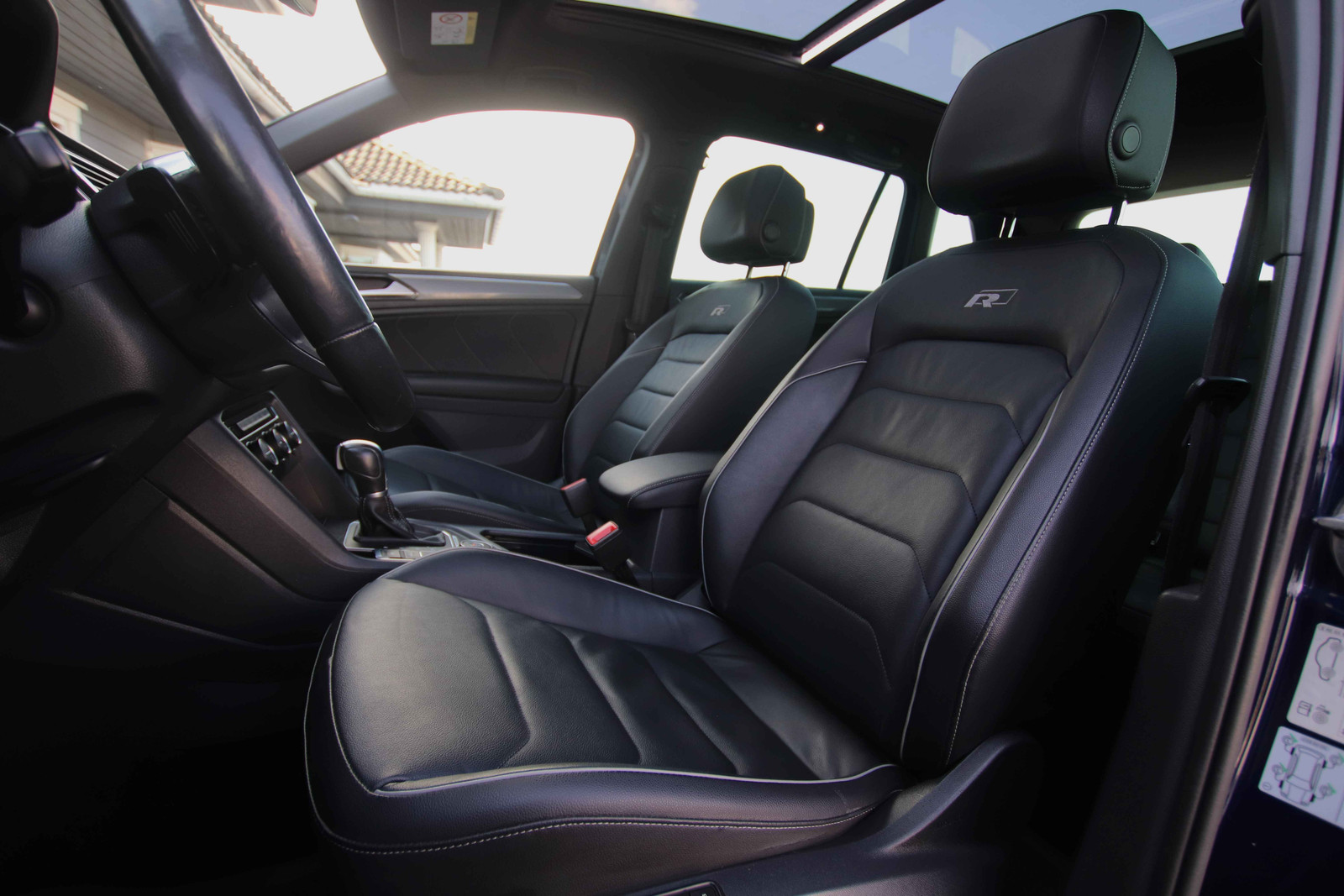 VOLKSWAGEN TIGUAN 2.0 TDI 190 4MOTION DSG7 R LINE - Image 10