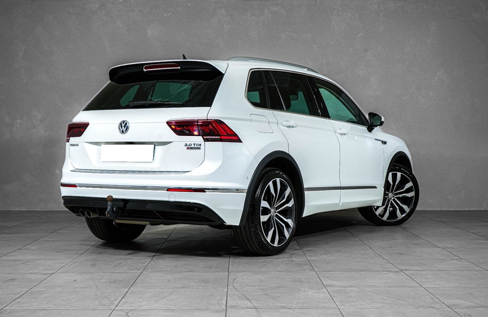 VOLKSWAGEN TIGUAN 2.0 TDI 150 4MOTION R LINE - Image 4