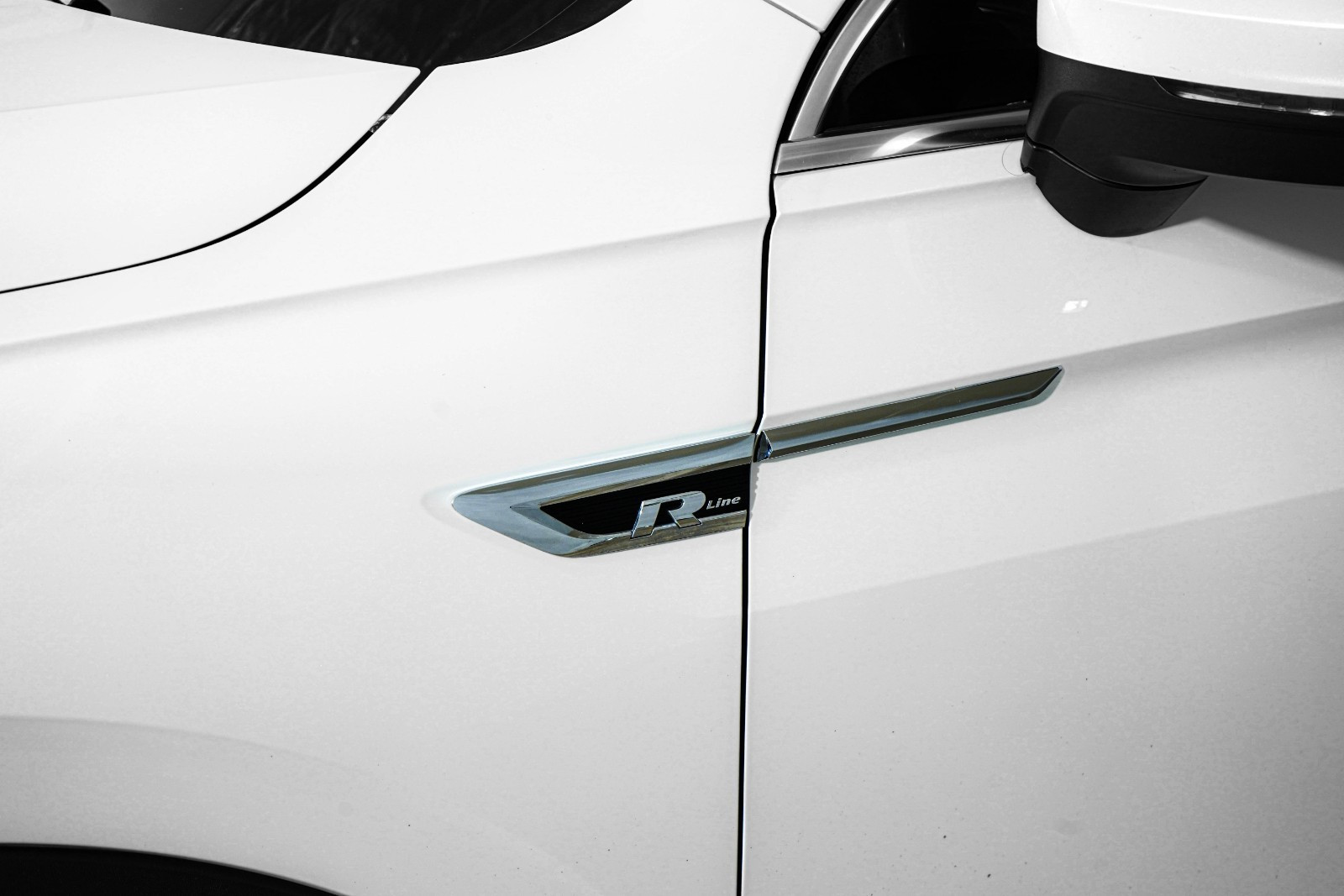 VOLKSWAGEN TIGUAN 2.0 TDI 150 4MOTION R LINE - Image 9