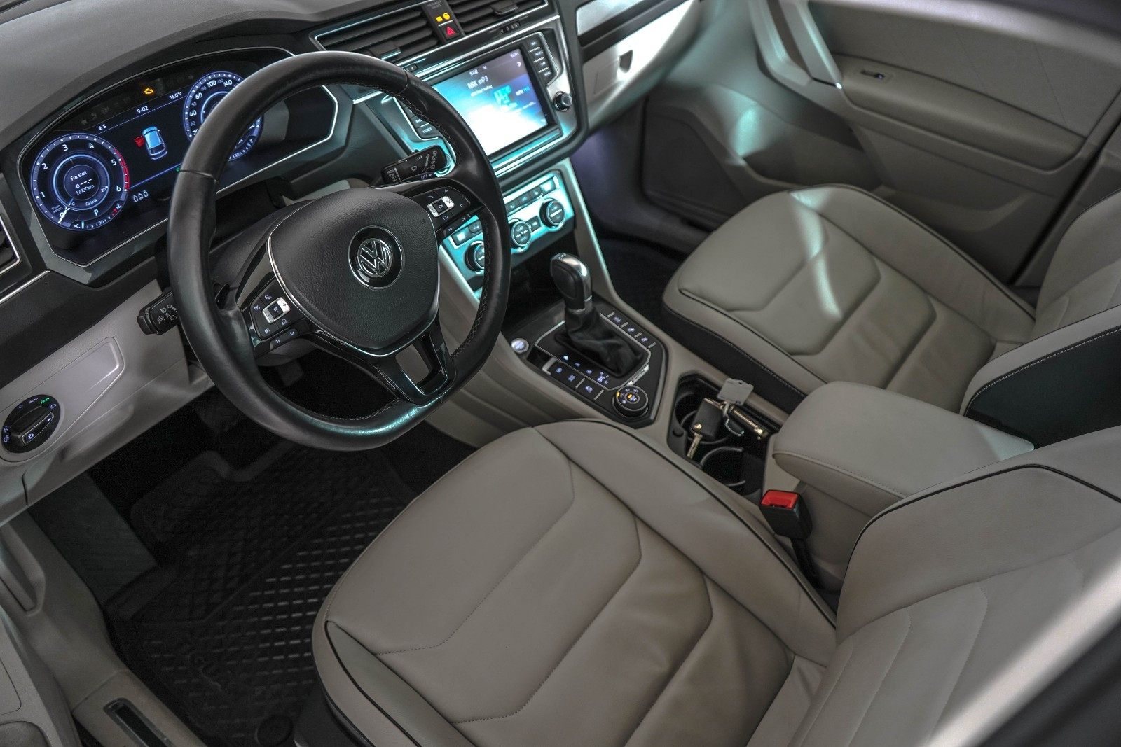 VOLKSWAGEN TIGUAN 2.0 TDI 150 4MOTION R LINE - Image 11