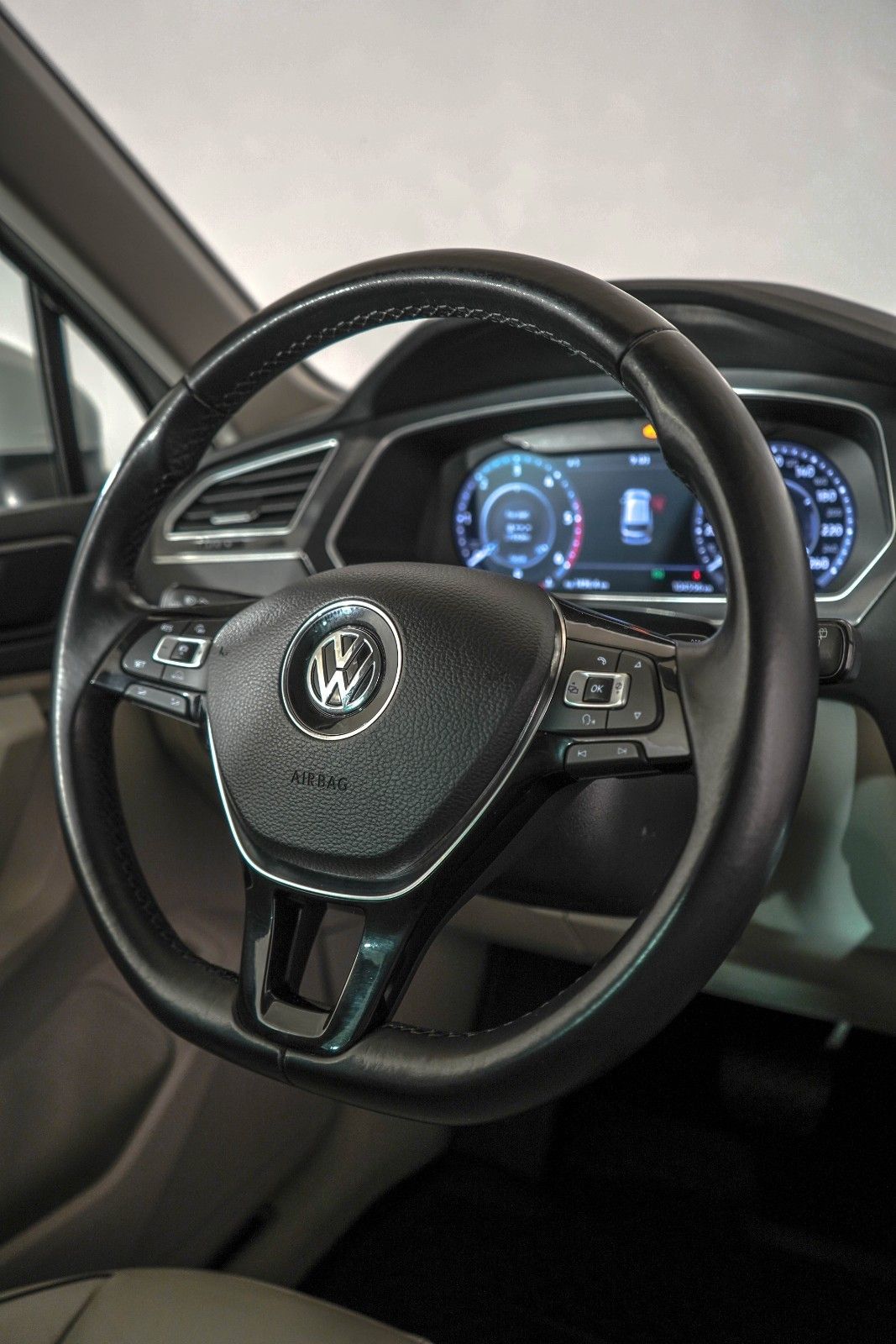 VOLKSWAGEN TIGUAN 2.0 TDI 150 4MOTION R LINE - Image 10