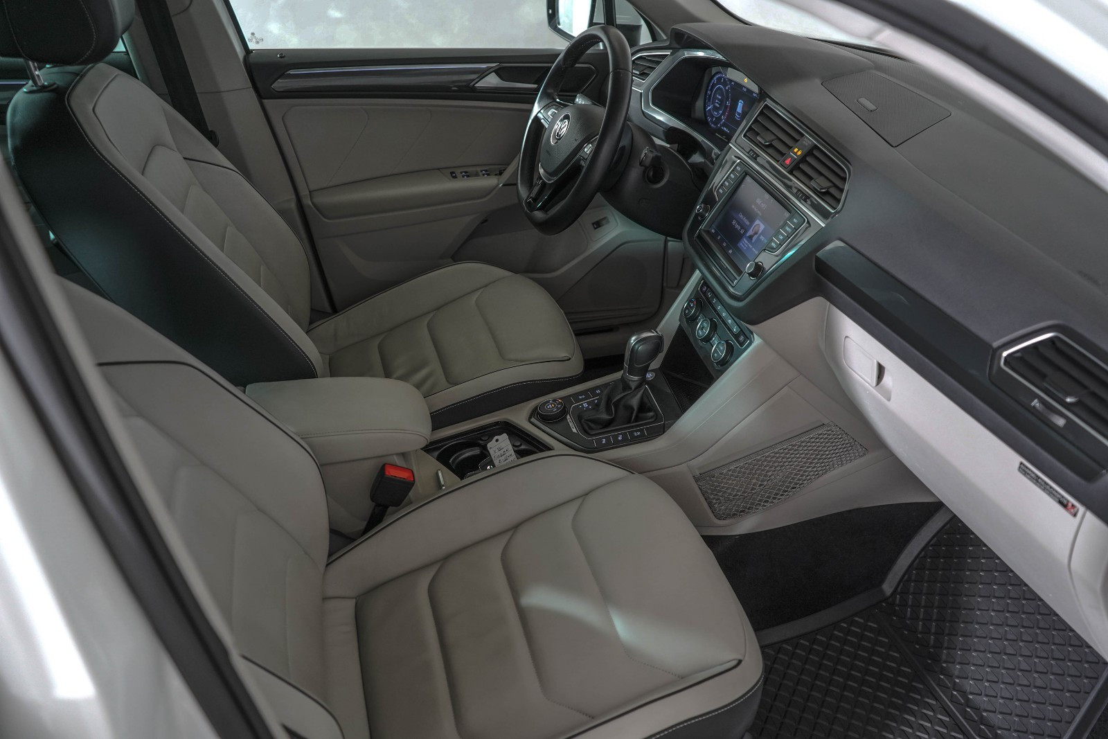 VOLKSWAGEN TIGUAN 2.0 TDI 150 4MOTION R LINE - Image 13