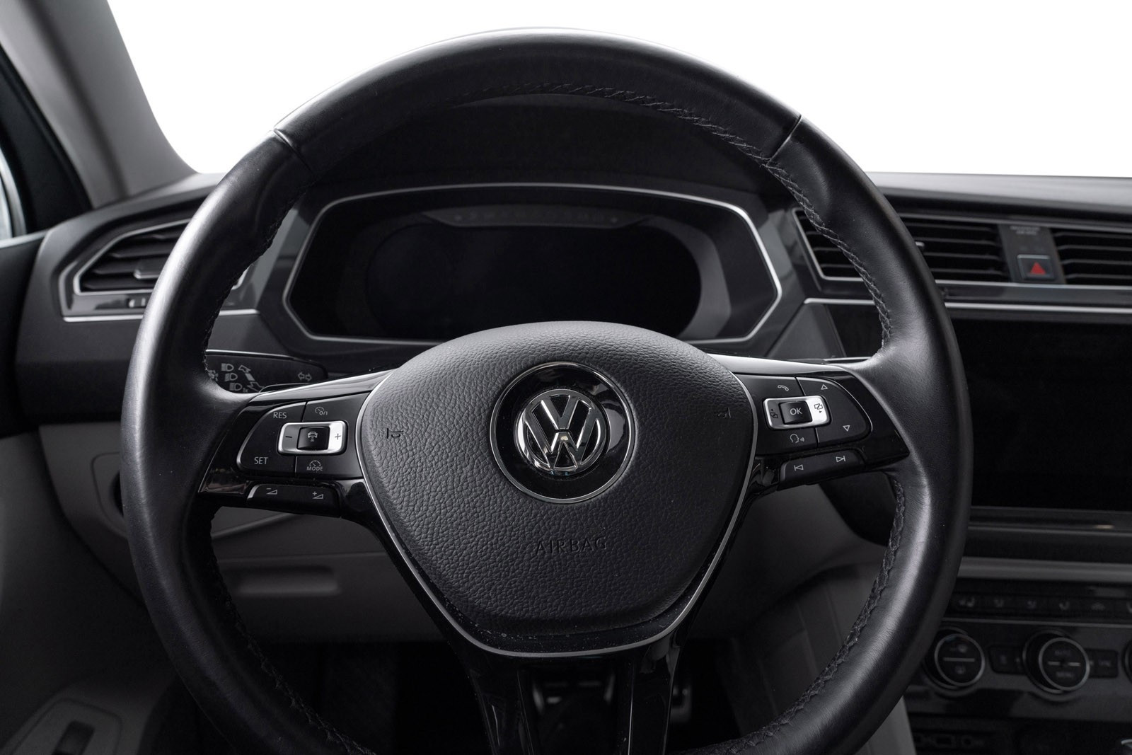 VOLKSWAGEN TIGUAN 2.0 TDI 190CH CARAT EXCLUSIVE 4MOTION DSG7 - Image 12