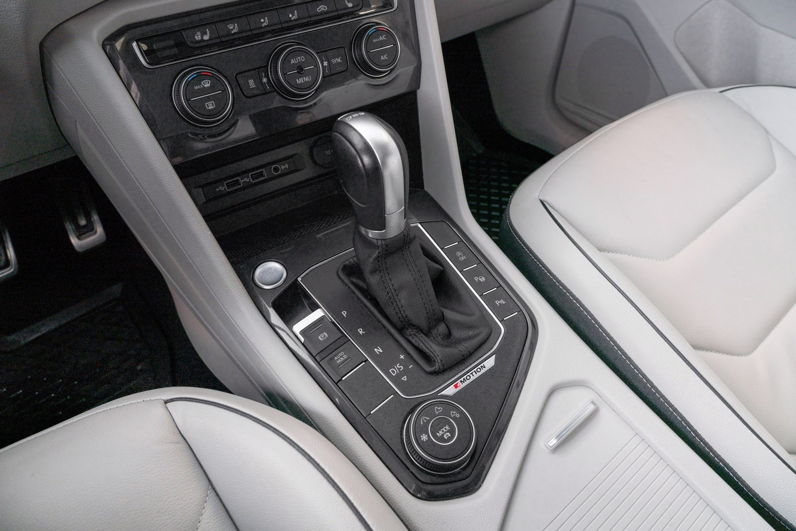 VOLKSWAGEN TIGUAN 2.0 TDI 190CH CARAT EXCLUSIVE 4MOTION DSG7 - Image 13