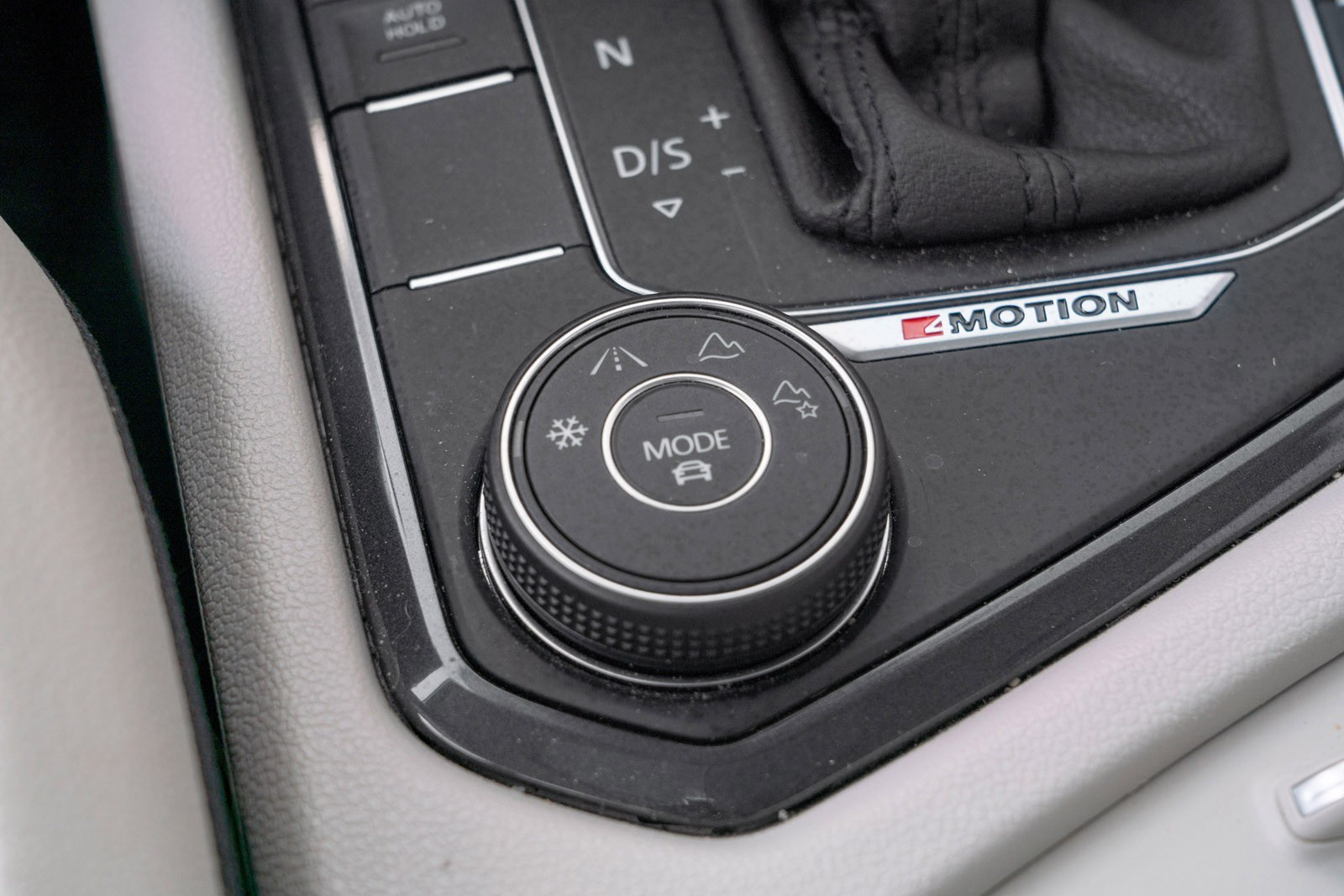 VOLKSWAGEN TIGUAN 2.0 TDI 190CH CARAT EXCLUSIVE 4MOTION DSG7 - Image 17