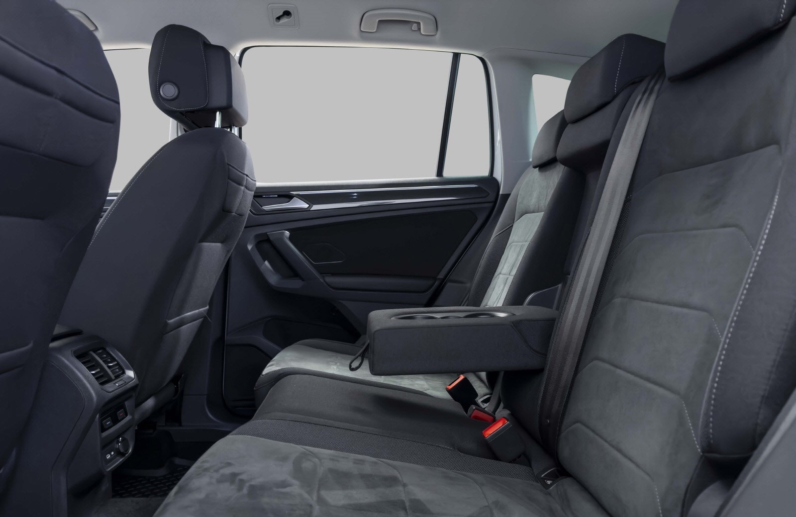 VOLKSWAGEN TIGUAN 2.0 TDI 150CH ELEGANCE EXCLUSIVE 4MOTION DSG7 - Image 3