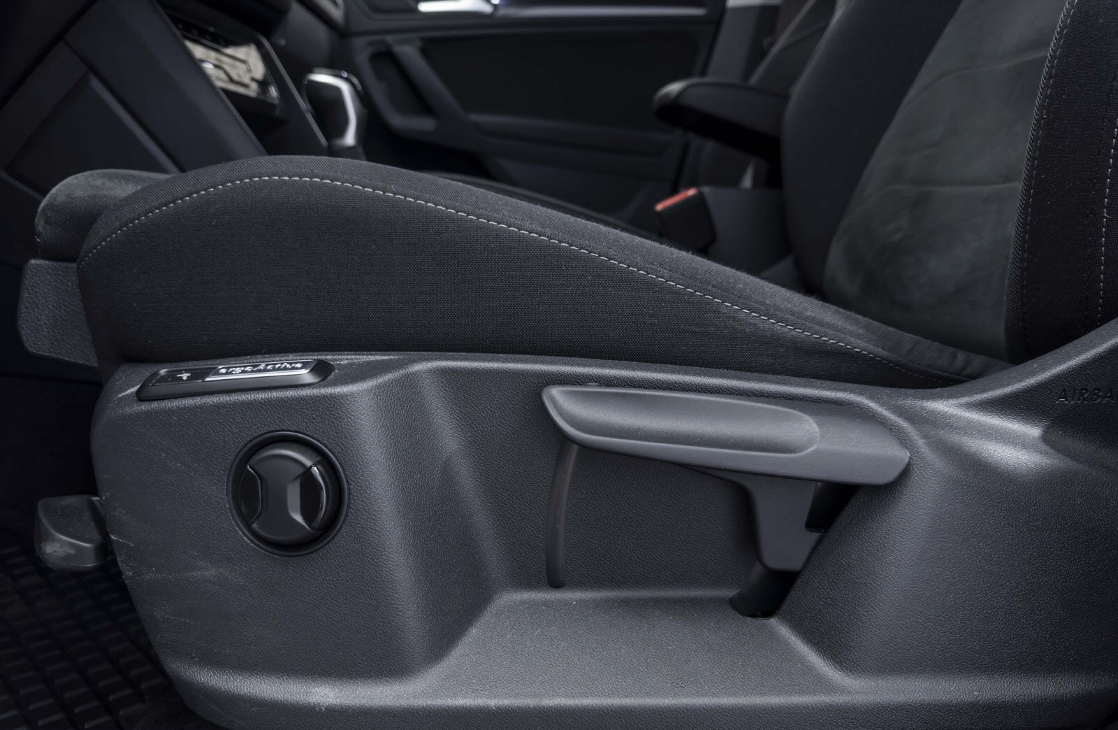 VOLKSWAGEN TIGUAN 2.0 TDI 150CH ELEGANCE EXCLUSIVE 4MOTION DSG7 - Image 8