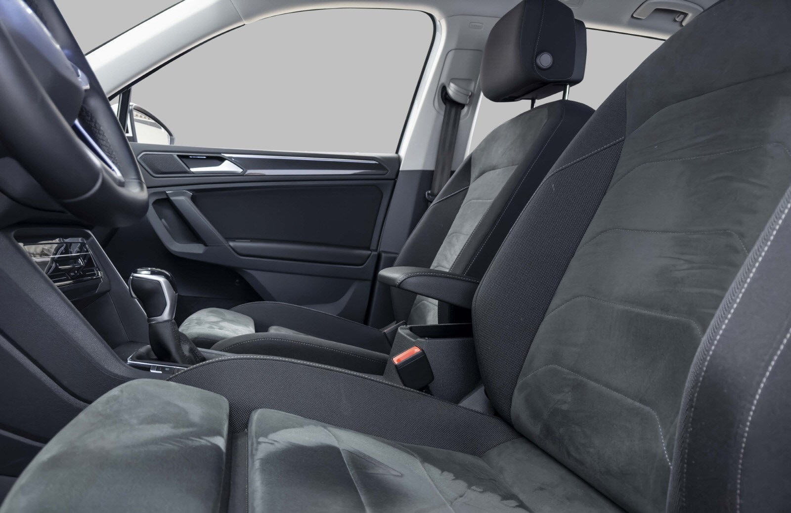 VOLKSWAGEN TIGUAN 2.0 TDI 150CH ELEGANCE EXCLUSIVE 4MOTION DSG7 - Image 9