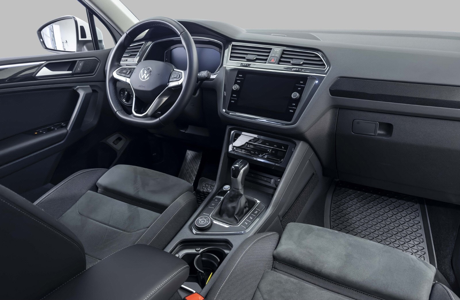 VOLKSWAGEN TIGUAN 2.0 TDI 150CH ELEGANCE EXCLUSIVE 4MOTION DSG7 - Image 13