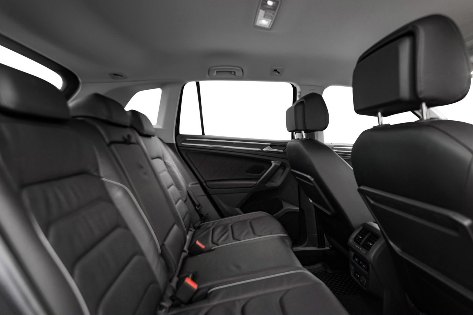 VOLKSWAGEN TIGUAN 2.0 TDI 150CH DSG7 R-LINE EXCLUSIVE - Image 8