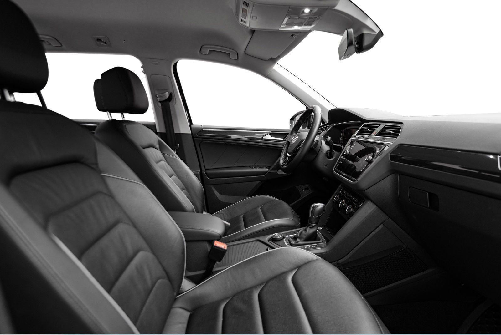 VOLKSWAGEN TIGUAN 2.0 TDI 150CH DSG7 R-LINE EXCLUSIVE - Image 9