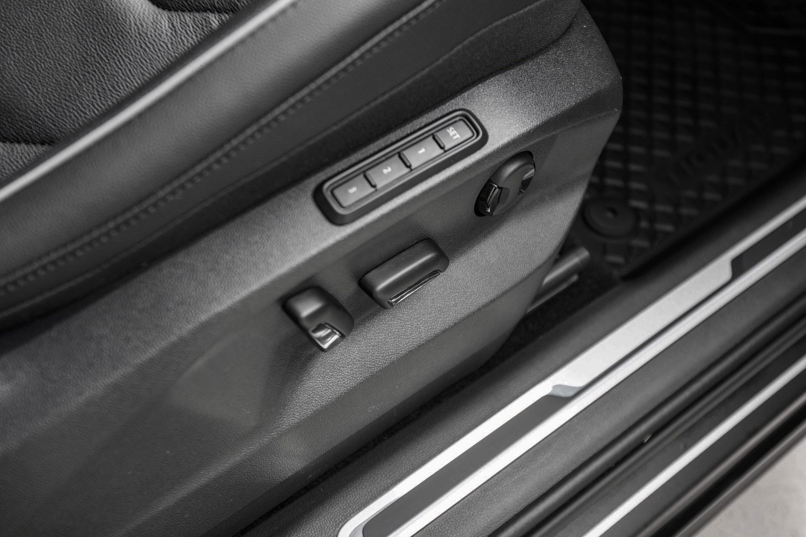 VOLKSWAGEN TIGUAN 2.0 TDI 150CH DSG7 R-LINE EXCLUSIVE - Image 11