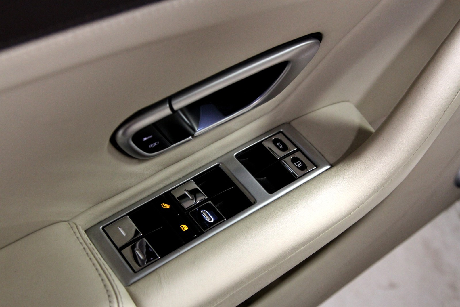 BENTLEY CONTINENTAL GT V8 4.0 - Image 9