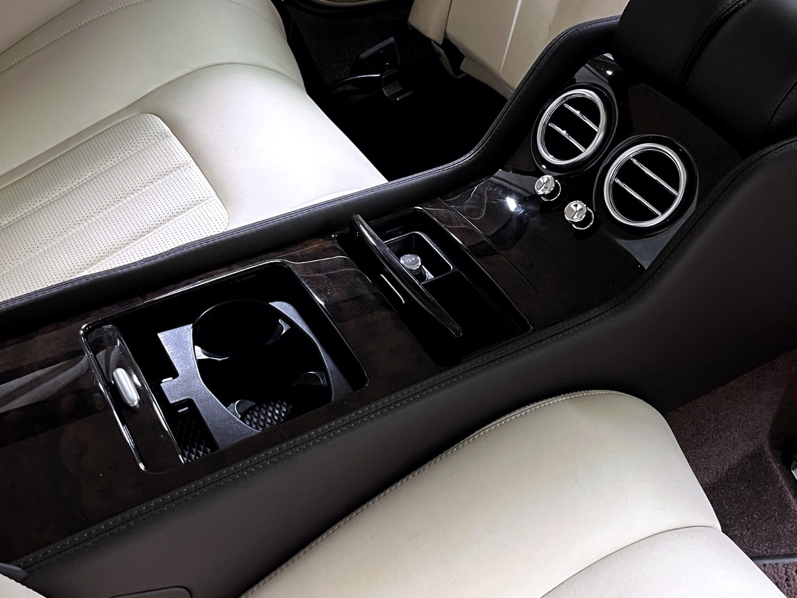 BENTLEY CONTINENTAL GT V8 4.0 - Image 11