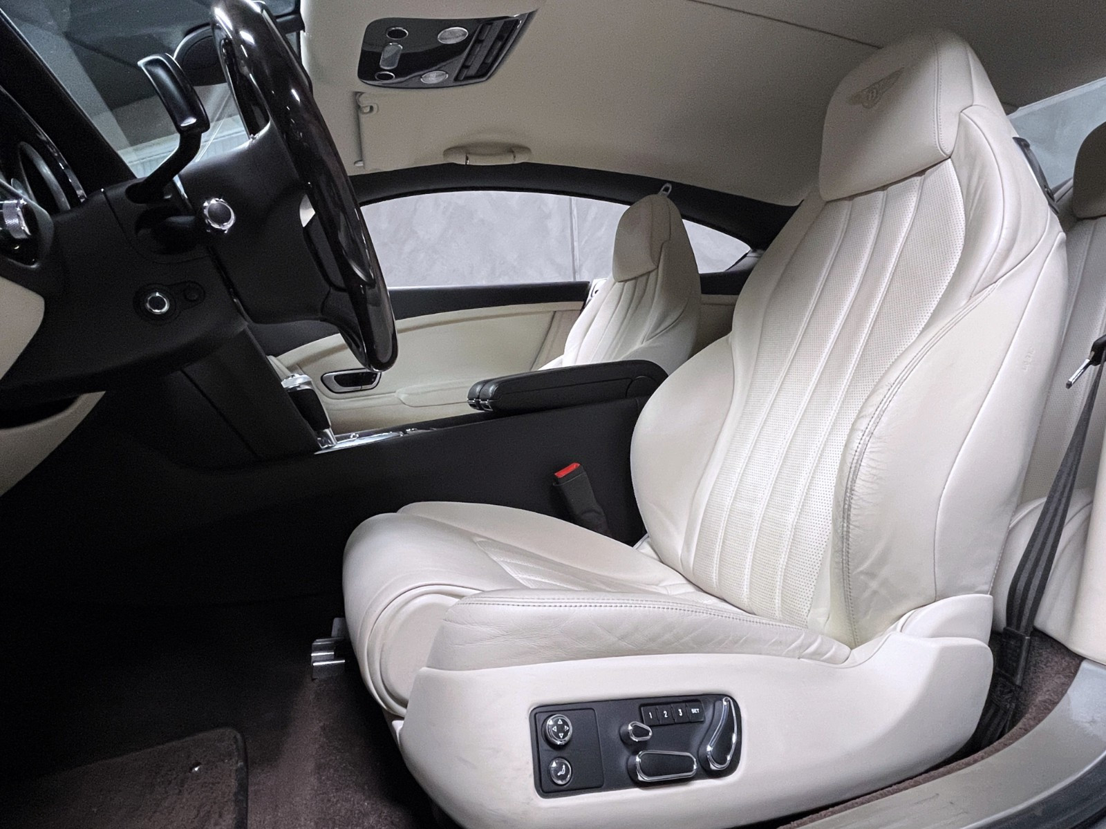 BENTLEY CONTINENTAL GT V8 4.0 - Image 12