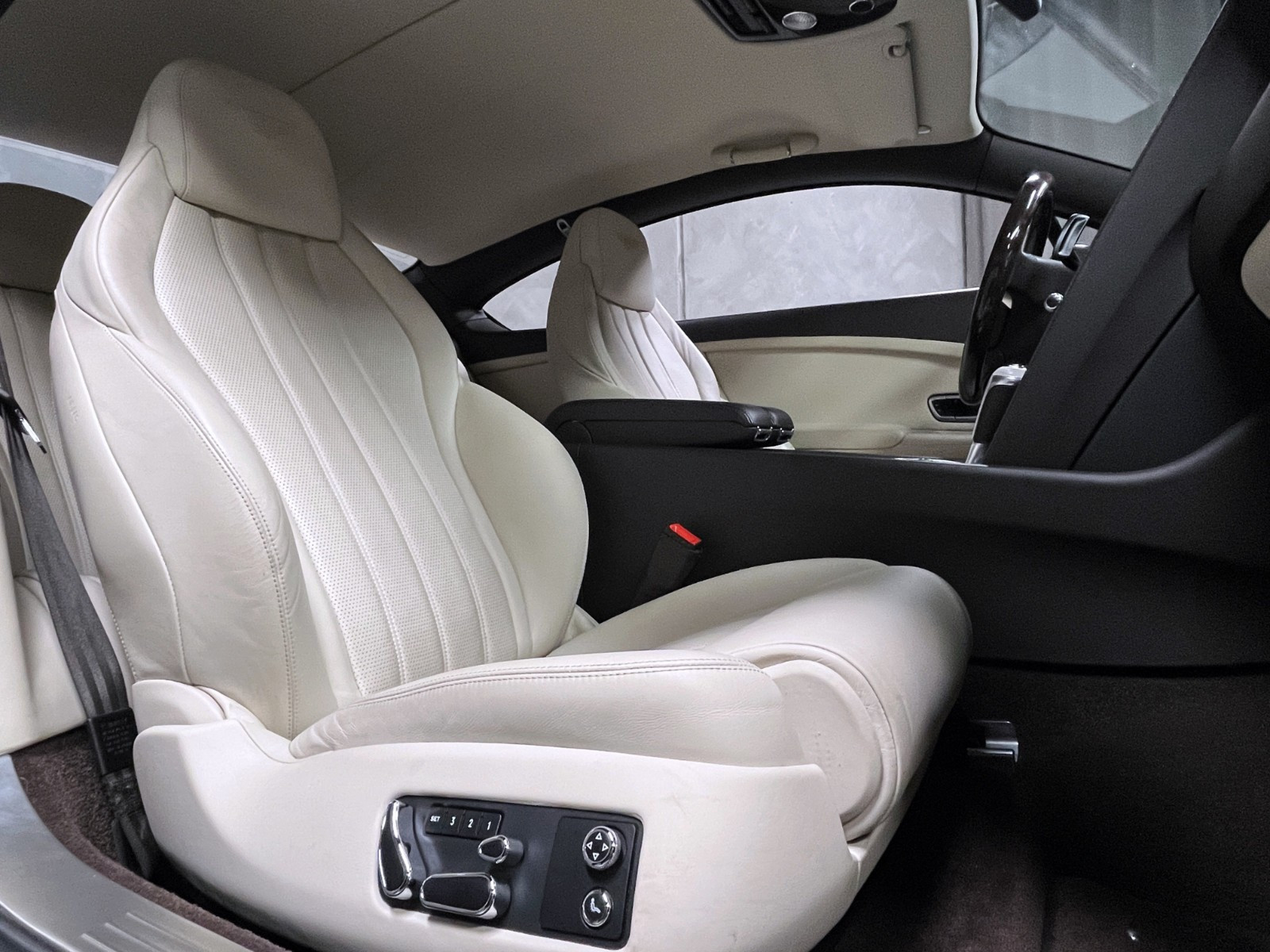 BENTLEY CONTINENTAL GT V8 4.0 - Image 13