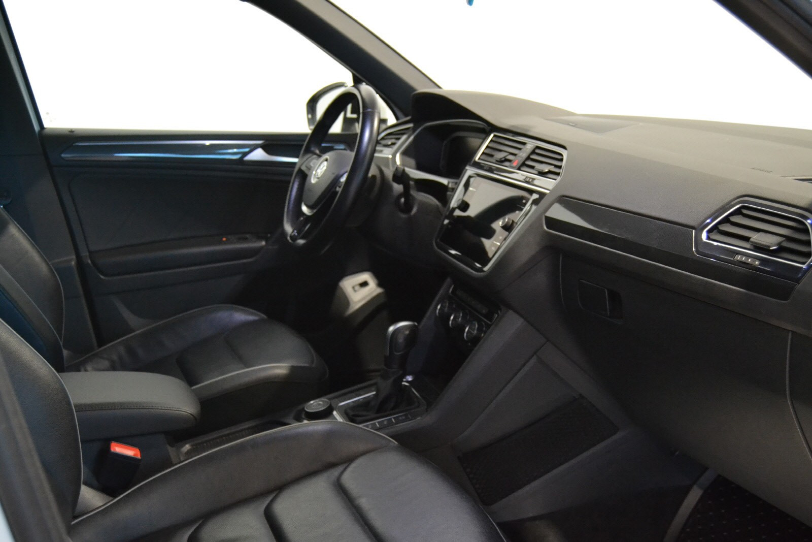 VOLKSWAGEN TIGUAN 2.0 TDI 190CH CARAT EXCLUSIVE 4MOTION DSG7 - Image 11