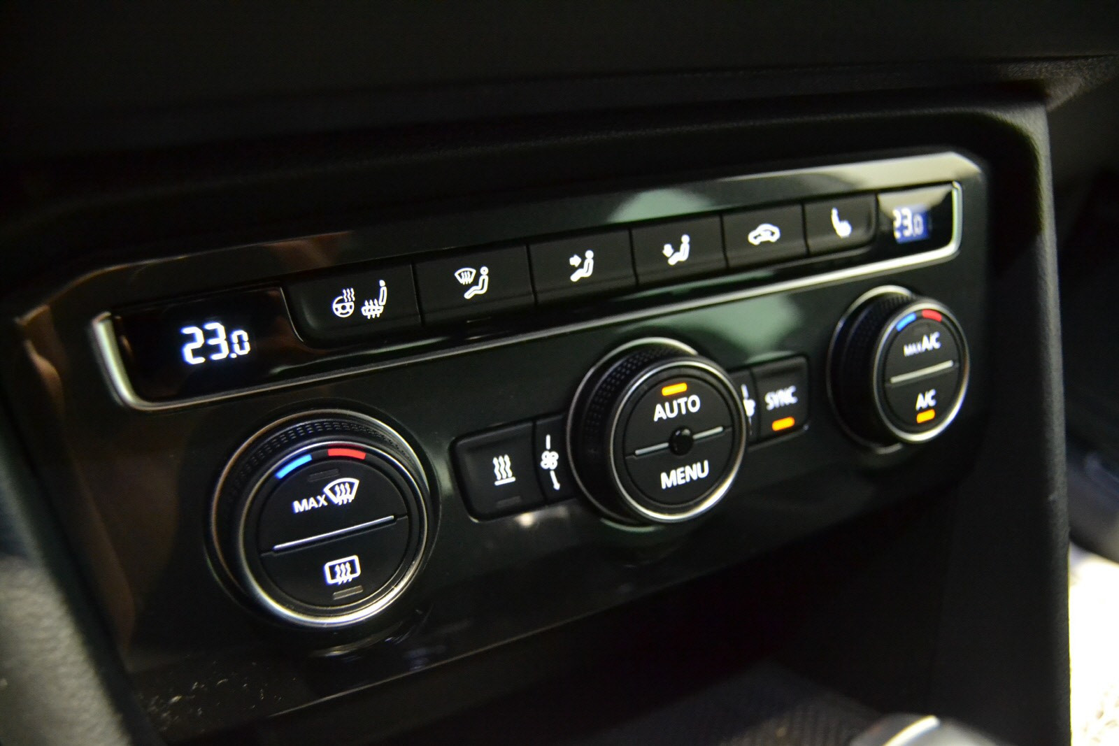 VOLKSWAGEN TIGUAN 2.0 TDI 190CH CARAT EXCLUSIVE 4MOTION DSG7 - Image 12