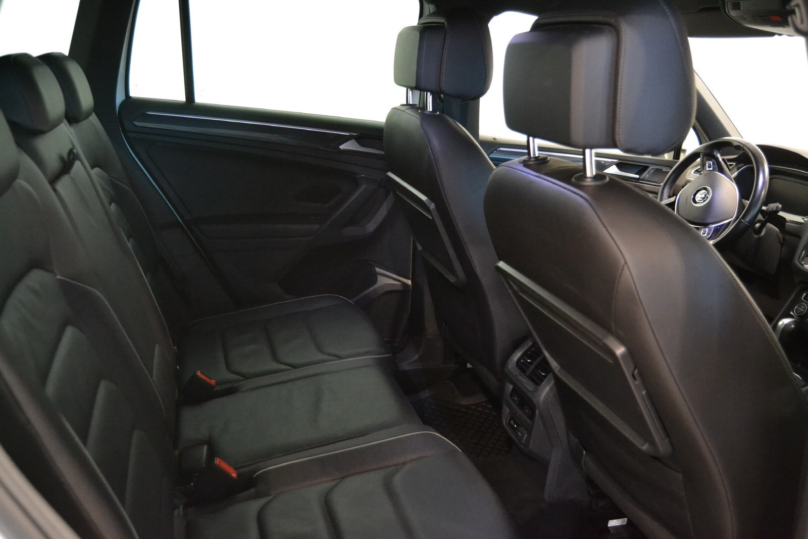 VOLKSWAGEN TIGUAN 2.0 TDI 190CH CARAT EXCLUSIVE 4MOTION DSG7 - Image 14