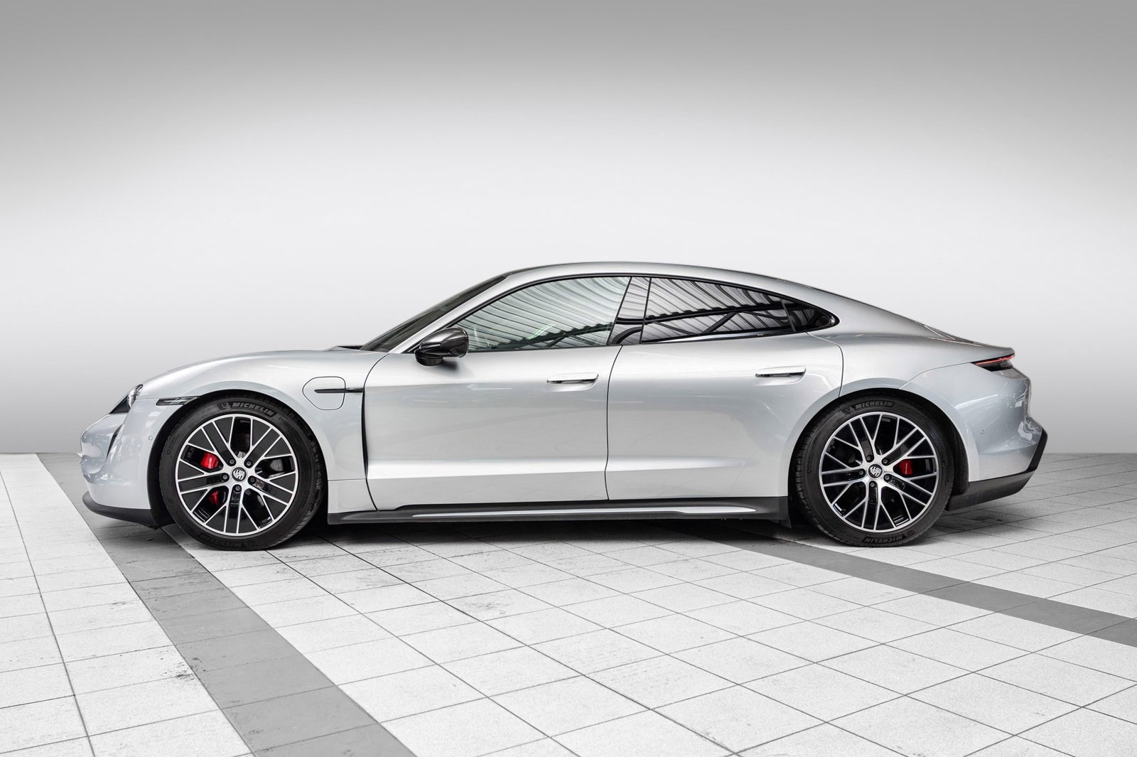 PORSCHE TAYCAN 4S PERFORMANCE PLUS - Image 4