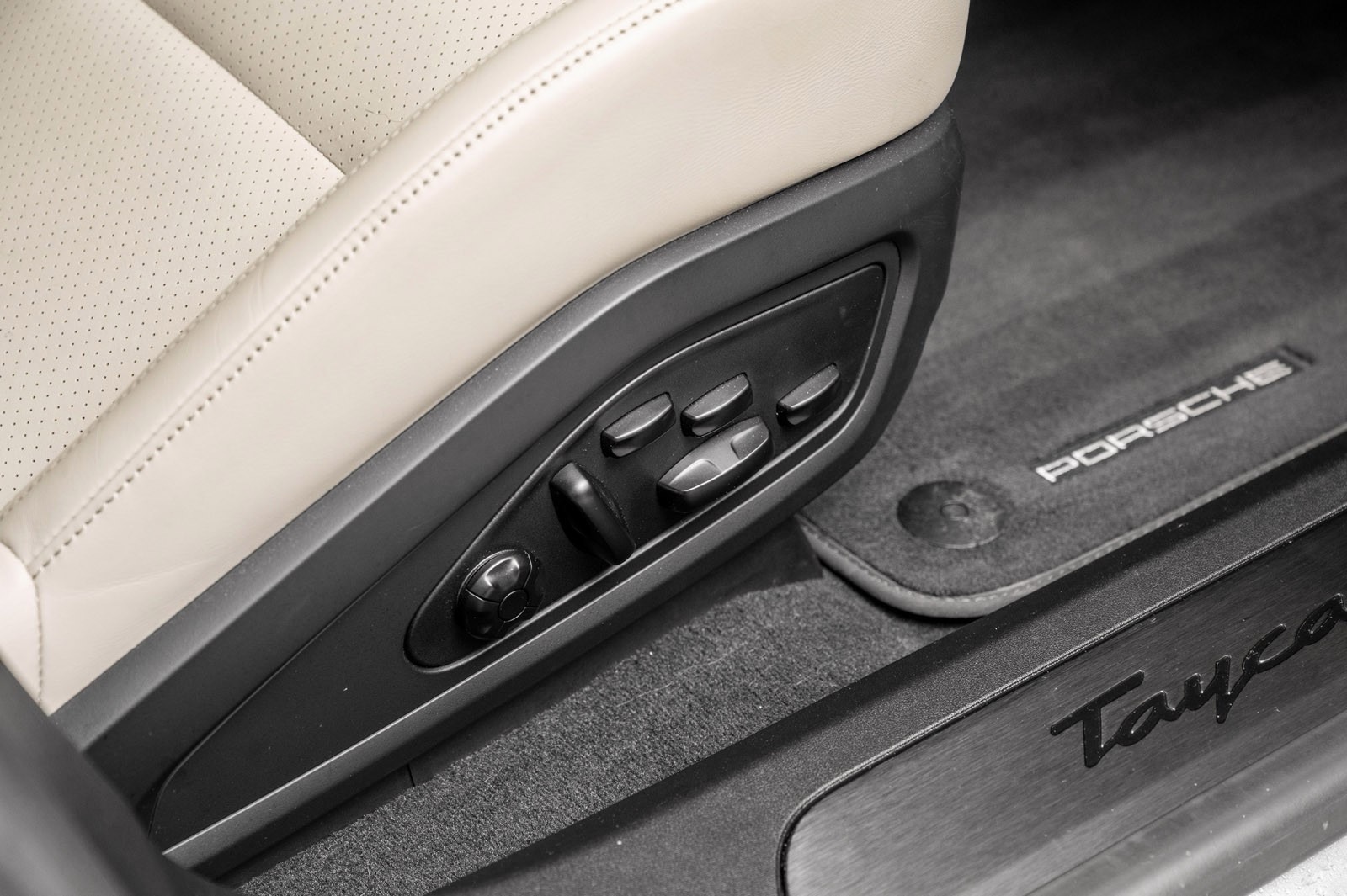 PORSCHE TAYCAN 4S PERFORMANCE PLUS - Image 20