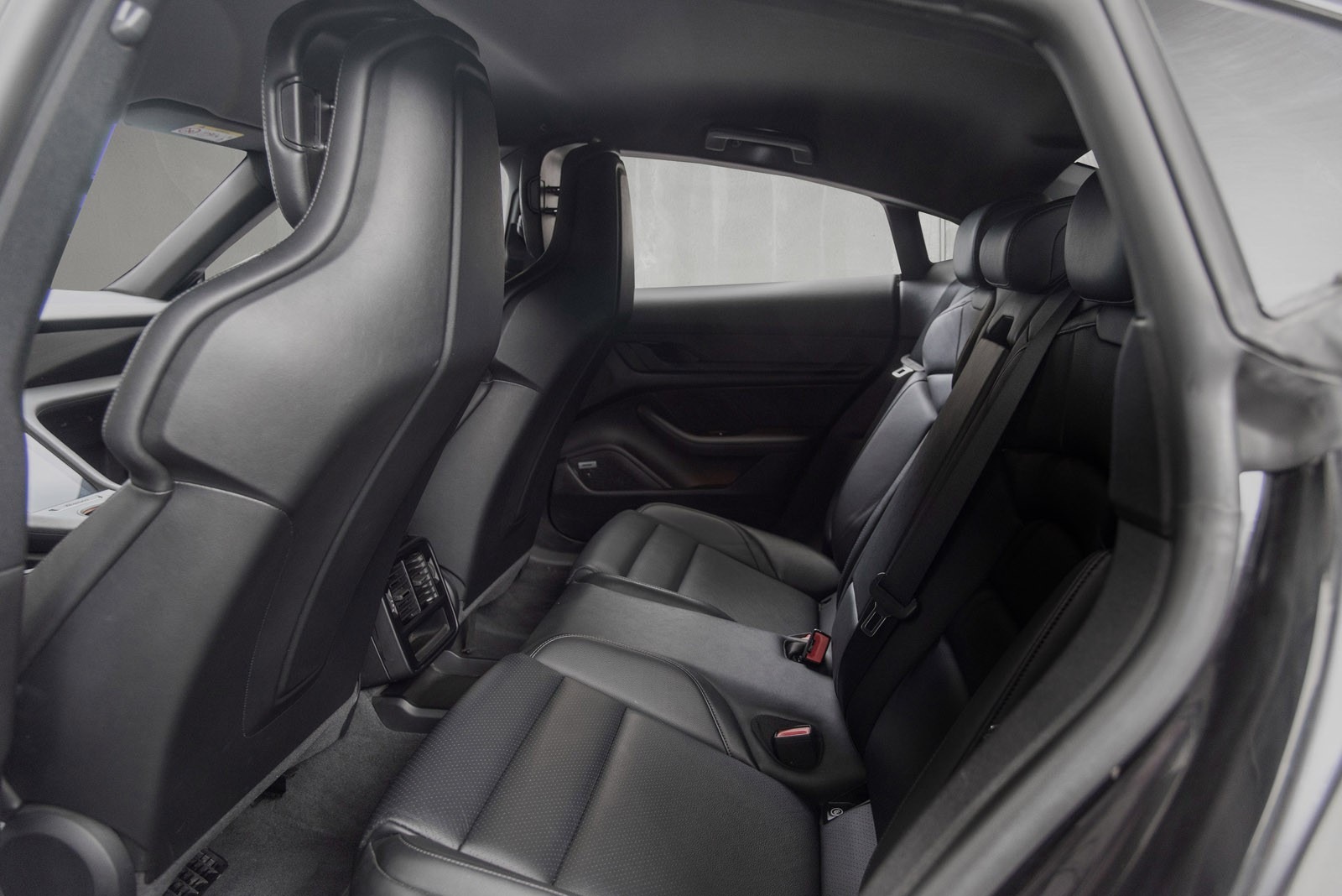 PORSCHE TAYCAN 4S PERFORMANCE PLUS - Image 17