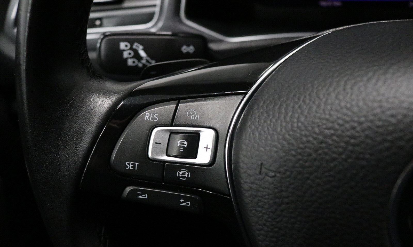 VOLKSWAGEN T-ROC 2.0 TDI 150 STYLE EXCLUSIVE 4MOTION DSG7 - Image 13