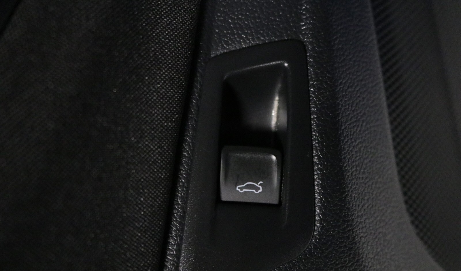 VOLKSWAGEN T-ROC 2.0 TDI 150 STYLE EXCLUSIVE 4MOTION DSG7 - Image 14