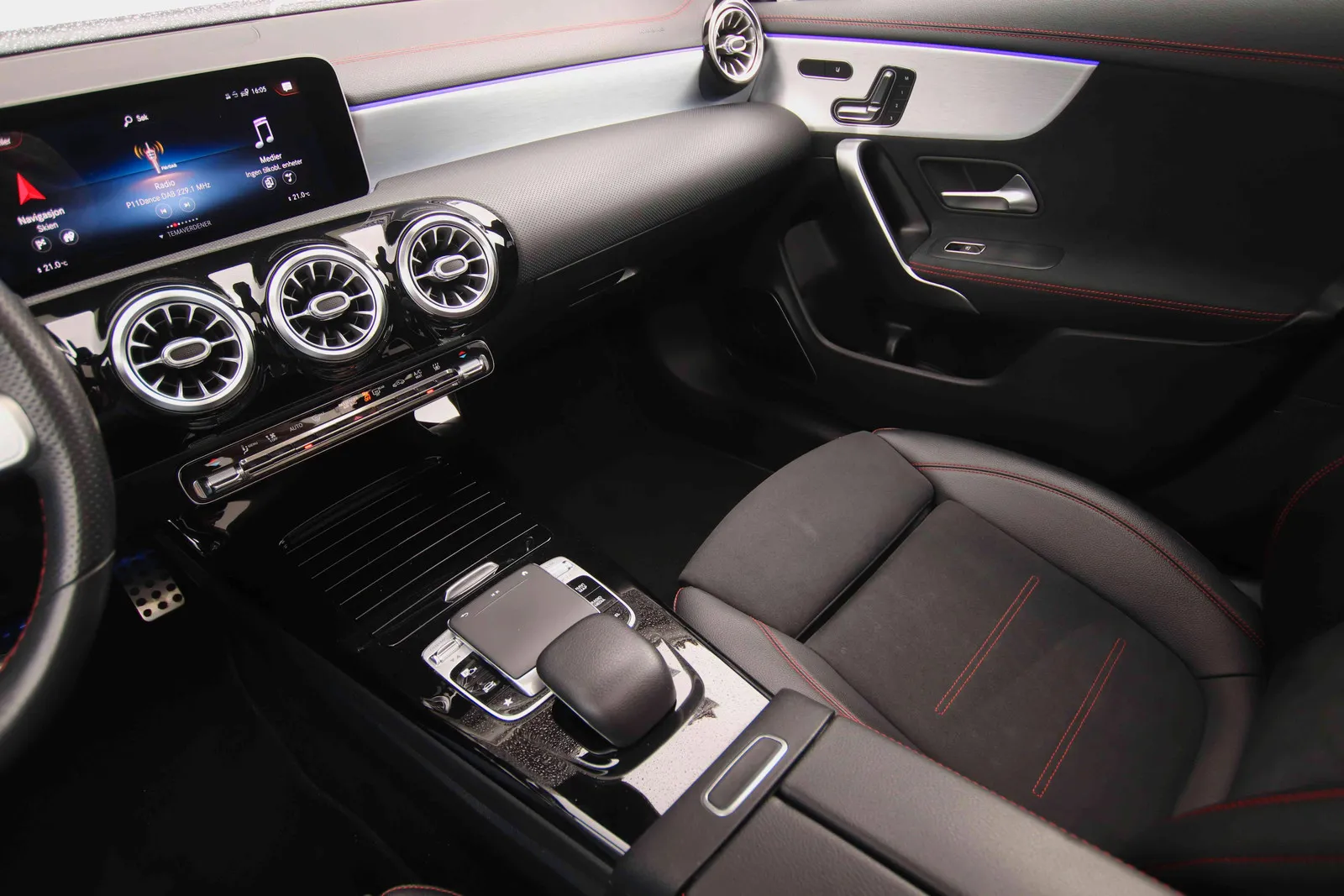 MERCEDES-BENZ CLA II 180 D AMG LINE 7G-DCT - Image 8