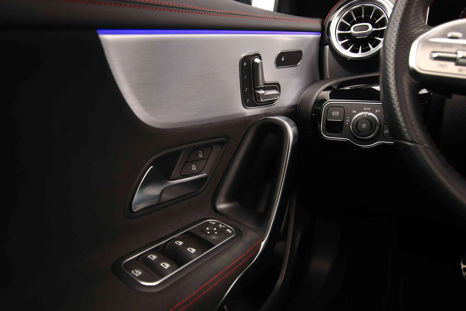 MERCEDES-BENZ CLA II 180 D AMG LINE 7G-DCT - Image 12