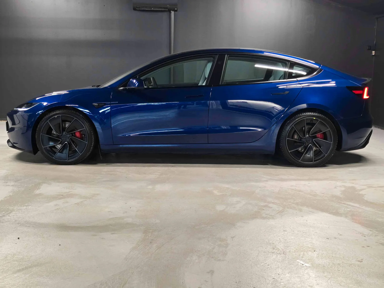 TESLA MODEL 3 HIGHLAND DUAL MOTORPERFORMANCE - Image 4