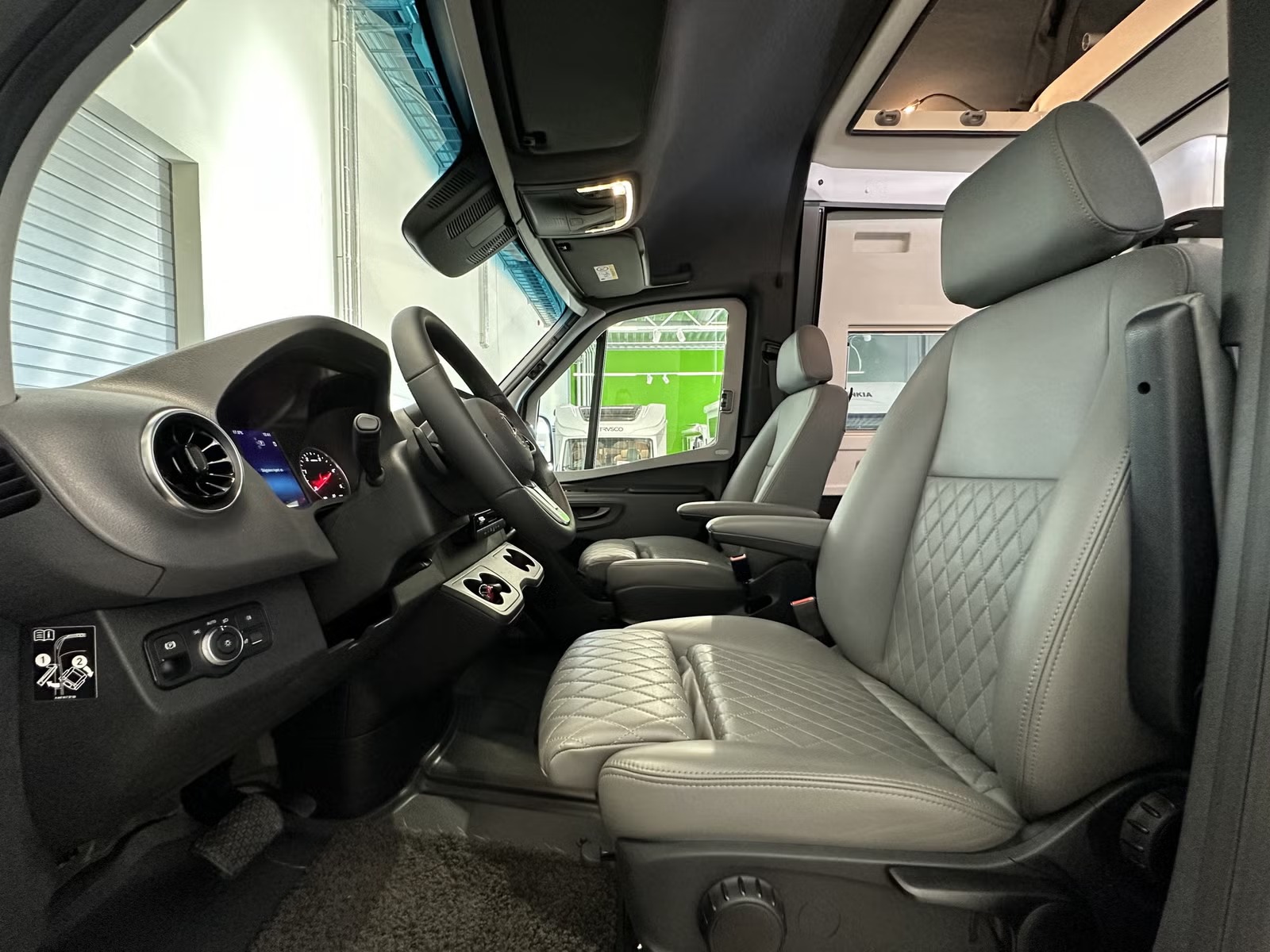 WESTFALIA JAMES COOK 600 E SLIDE-OUT 04 COUCHAGES - Image 9