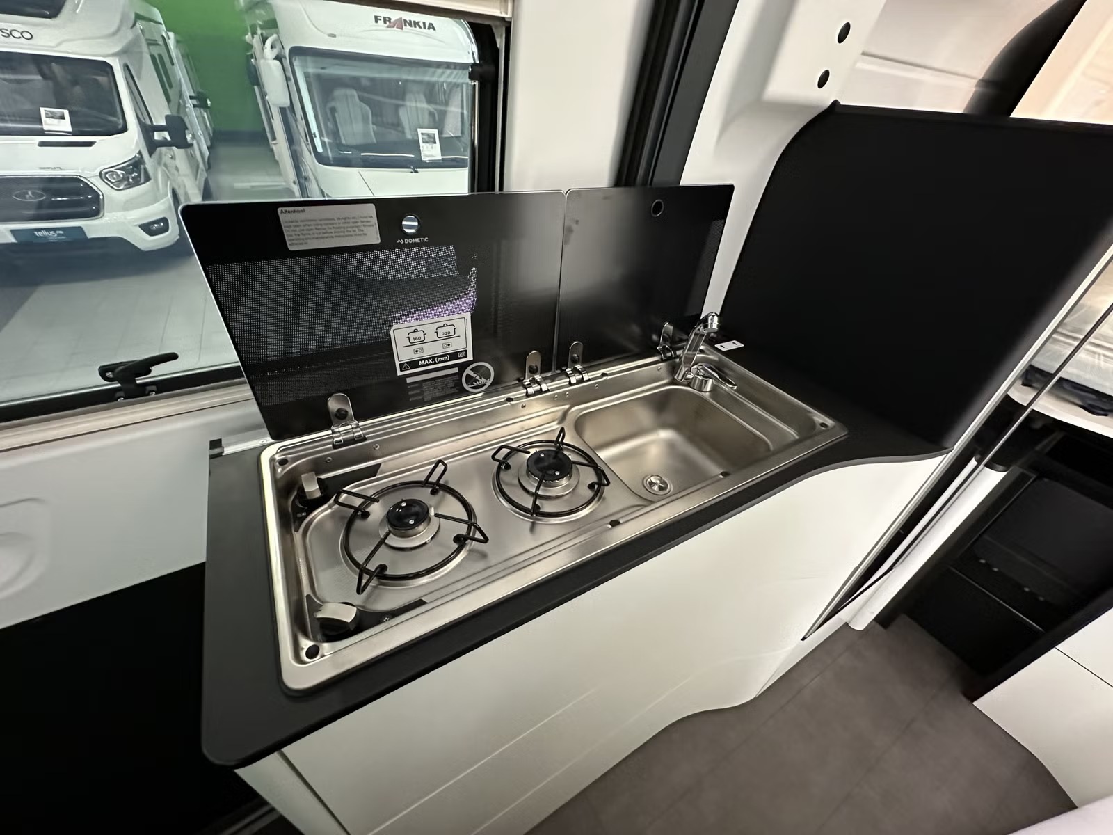 WESTFALIA JAMES COOK 600 E SLIDE-OUT 04 COUCHAGES - Image 13