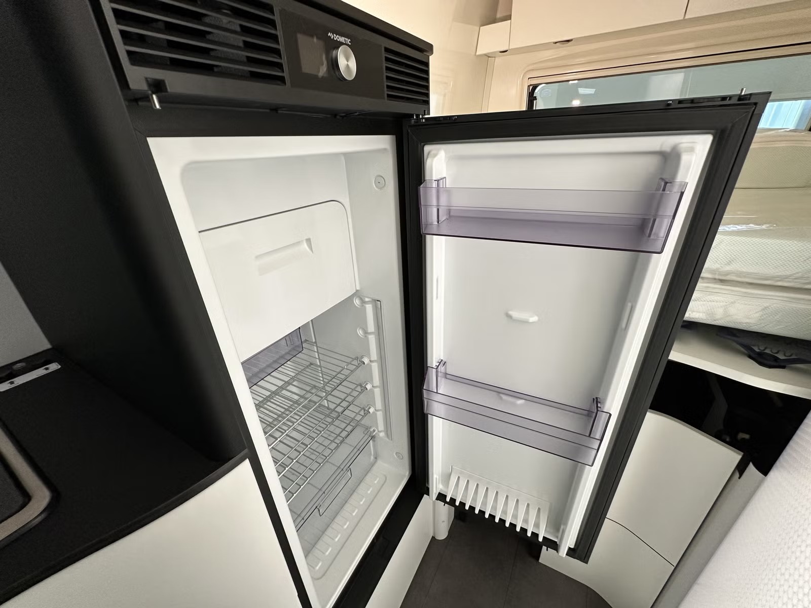 WESTFALIA JAMES COOK 600 E SLIDE-OUT 04 COUCHAGES - Image 14