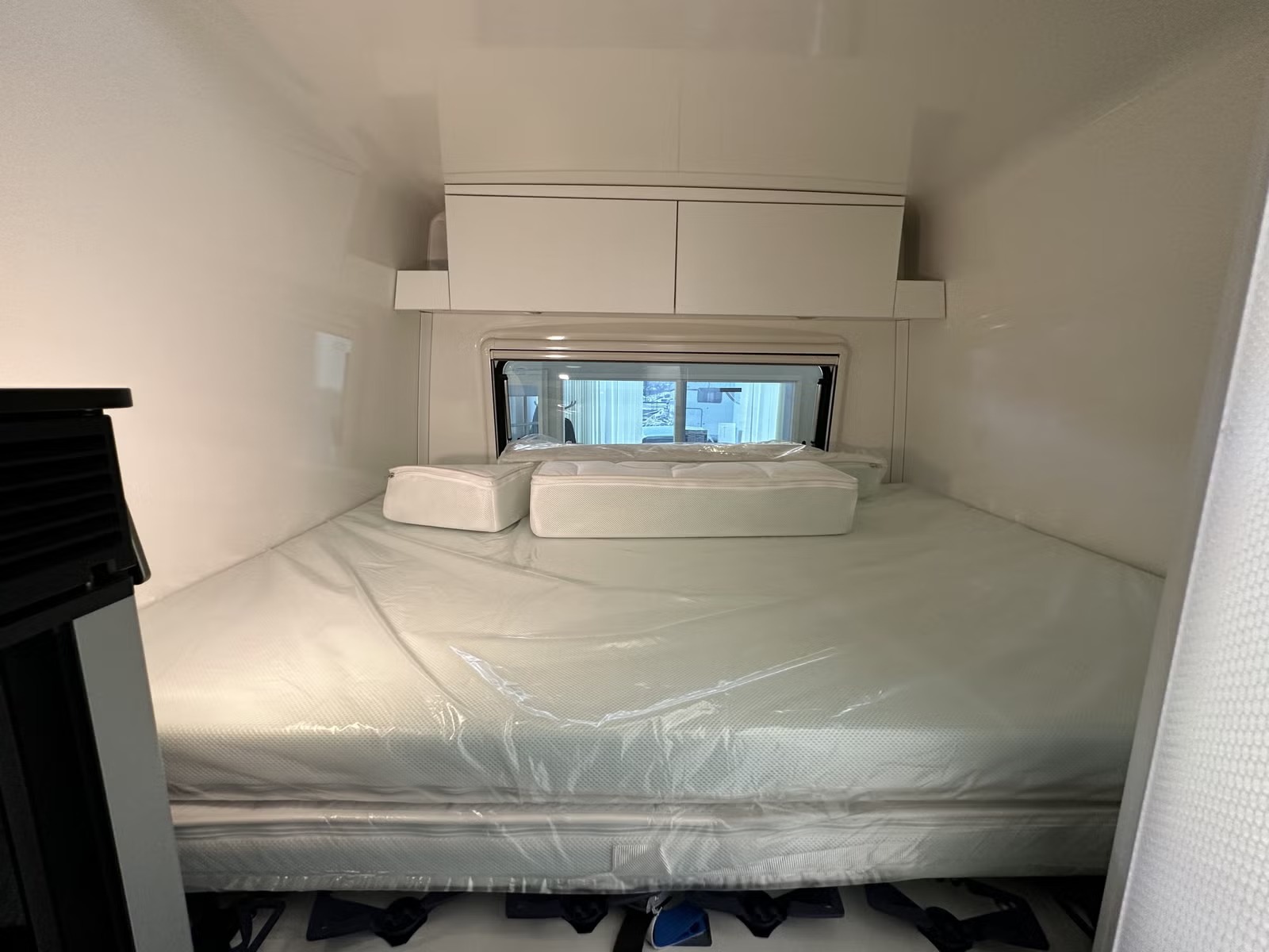 WESTFALIA JAMES COOK 600 E SLIDE-OUT 04 COUCHAGES - Image 17