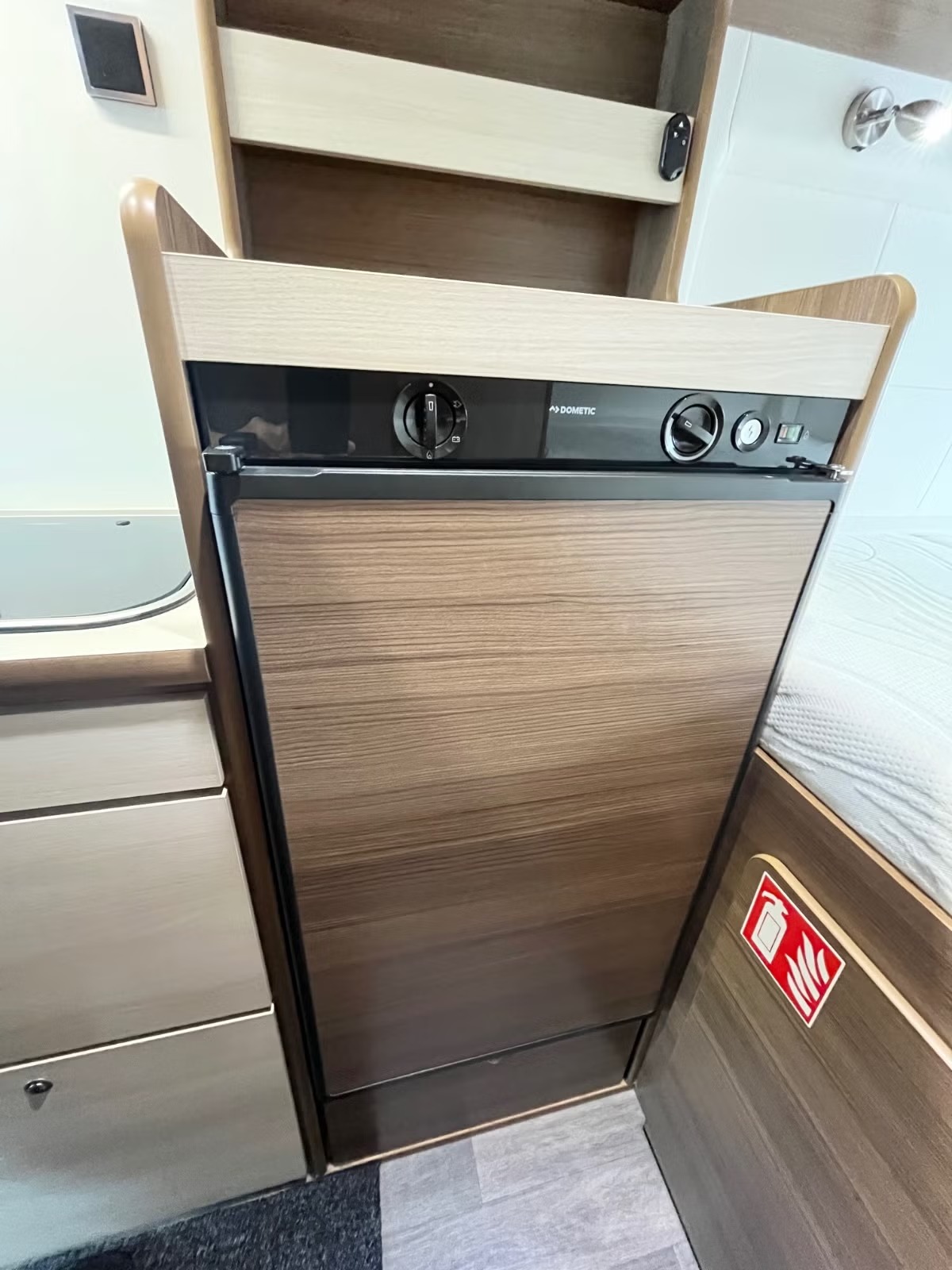 BRAVIA SWAN 599 - Image 13