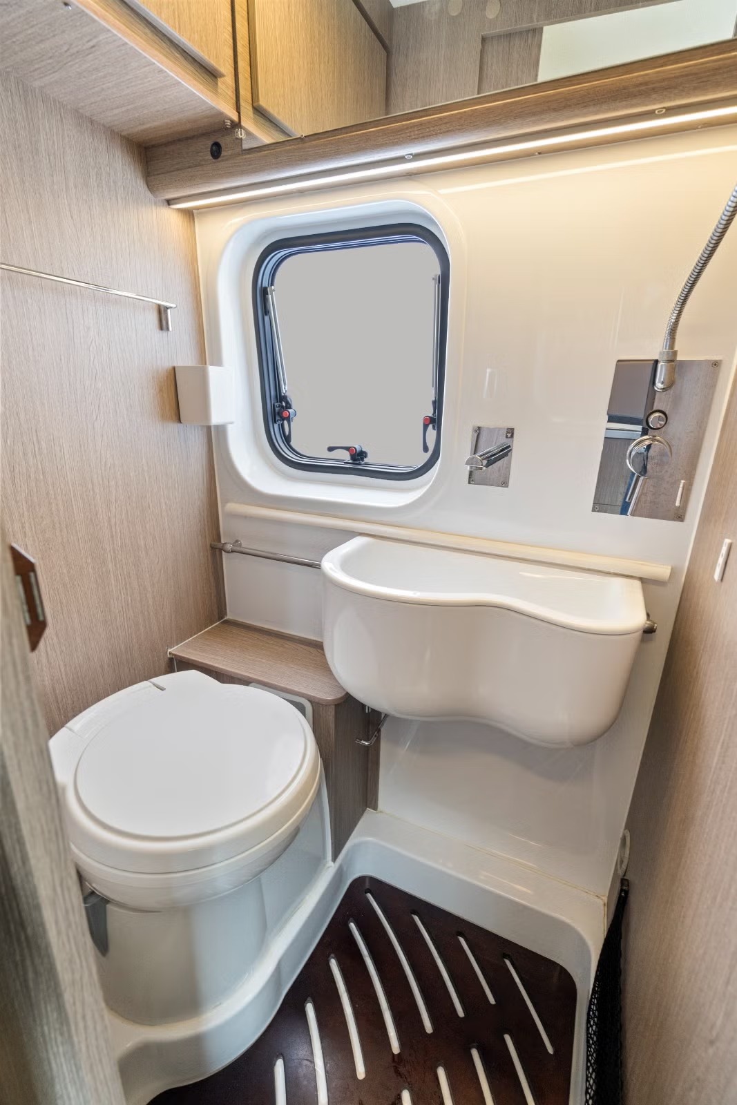 CHALLENGER VANY V114 - 04 COUCHAGES - Image 18