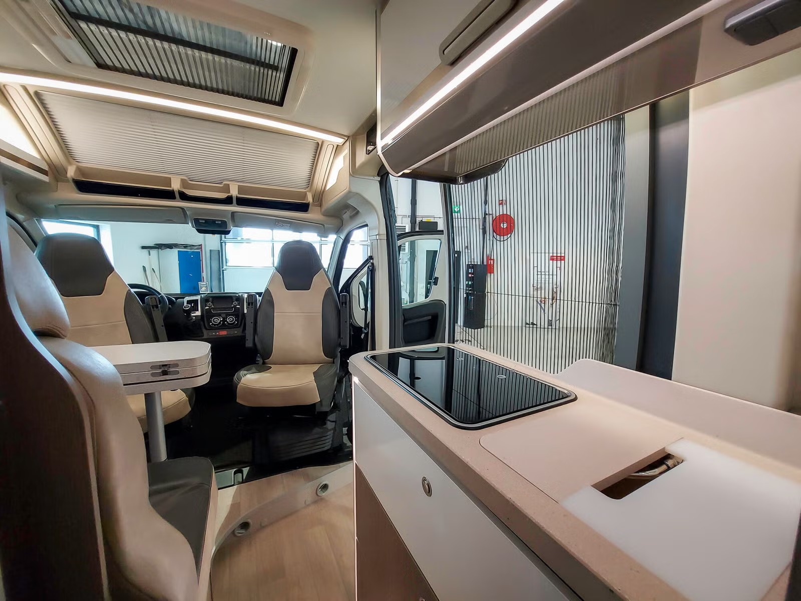 CHALLENGER V114 MAX PREMIUM BLACK EDITION - 04 COUCHAGES - Image 8