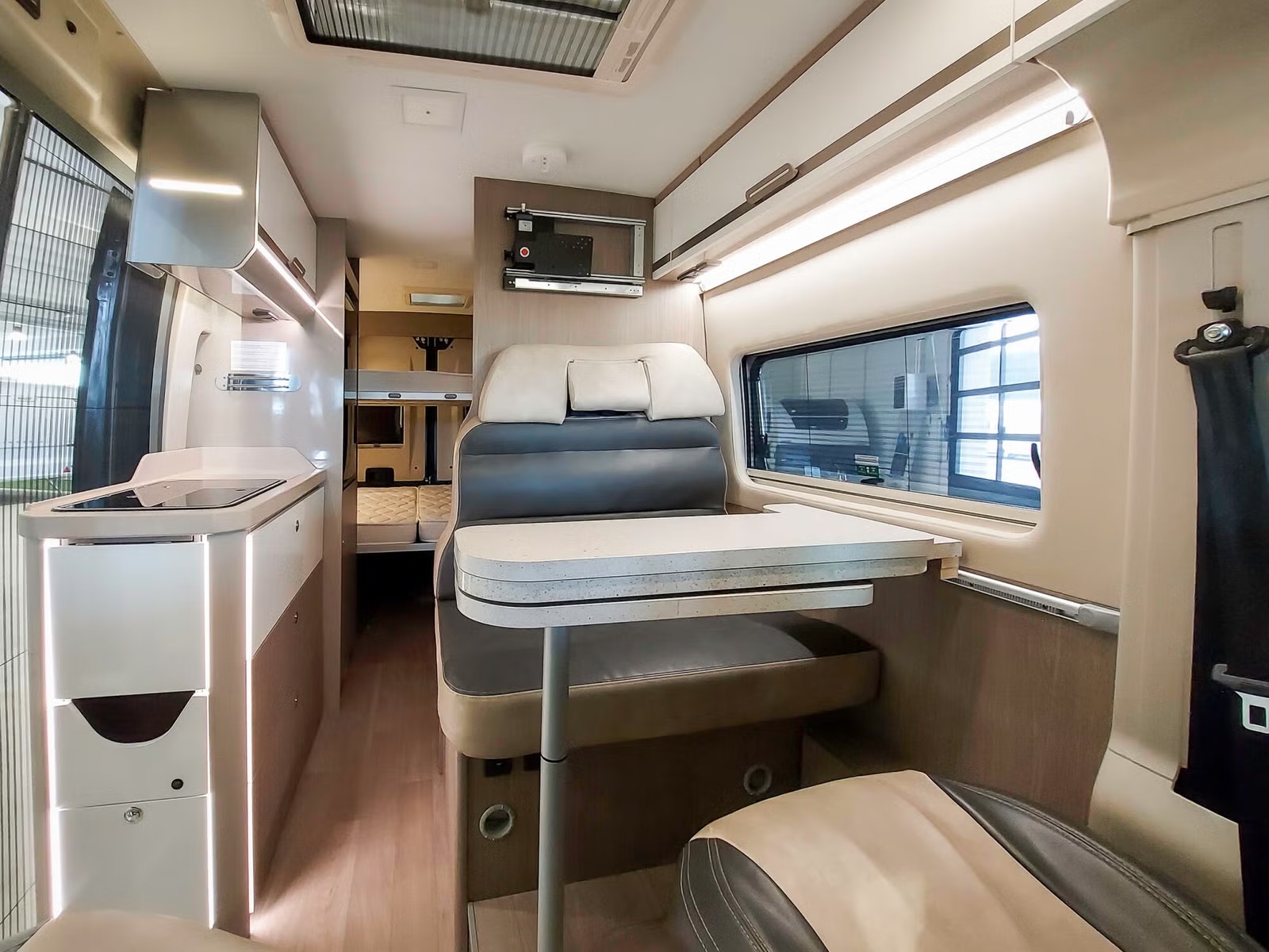 CHALLENGER V114 MAX PREMIUM BLACK EDITION - 04 COUCHAGES - Image 9